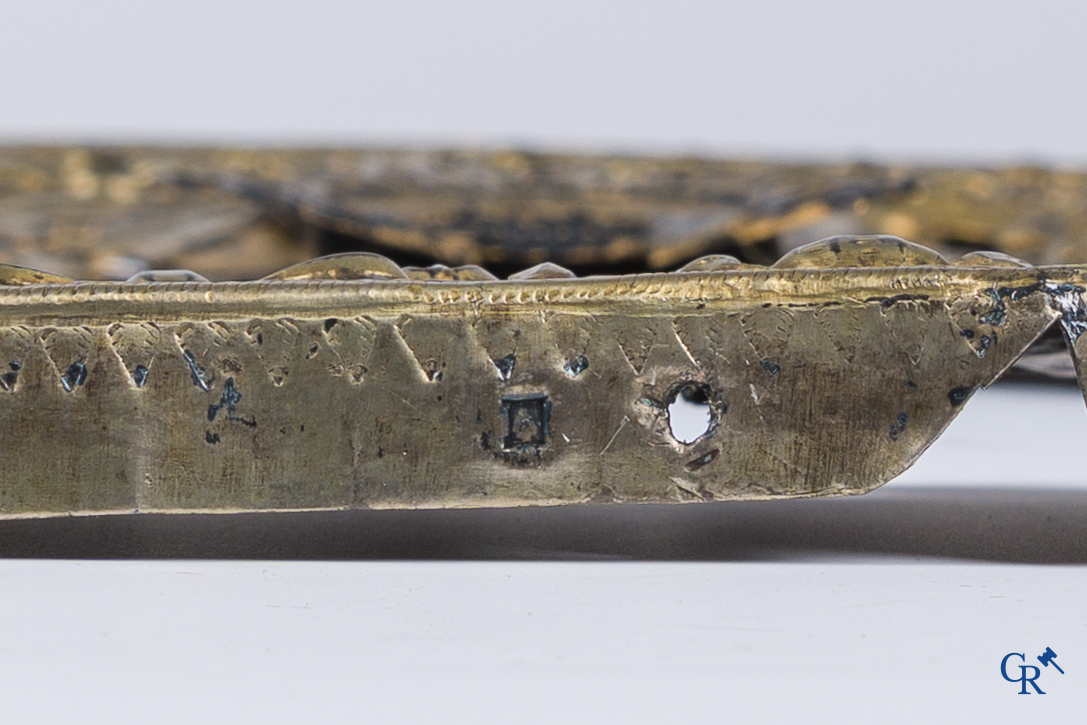 Russisch werk. Icoon, tempera op hout met zilver oklad. Gemerkt.