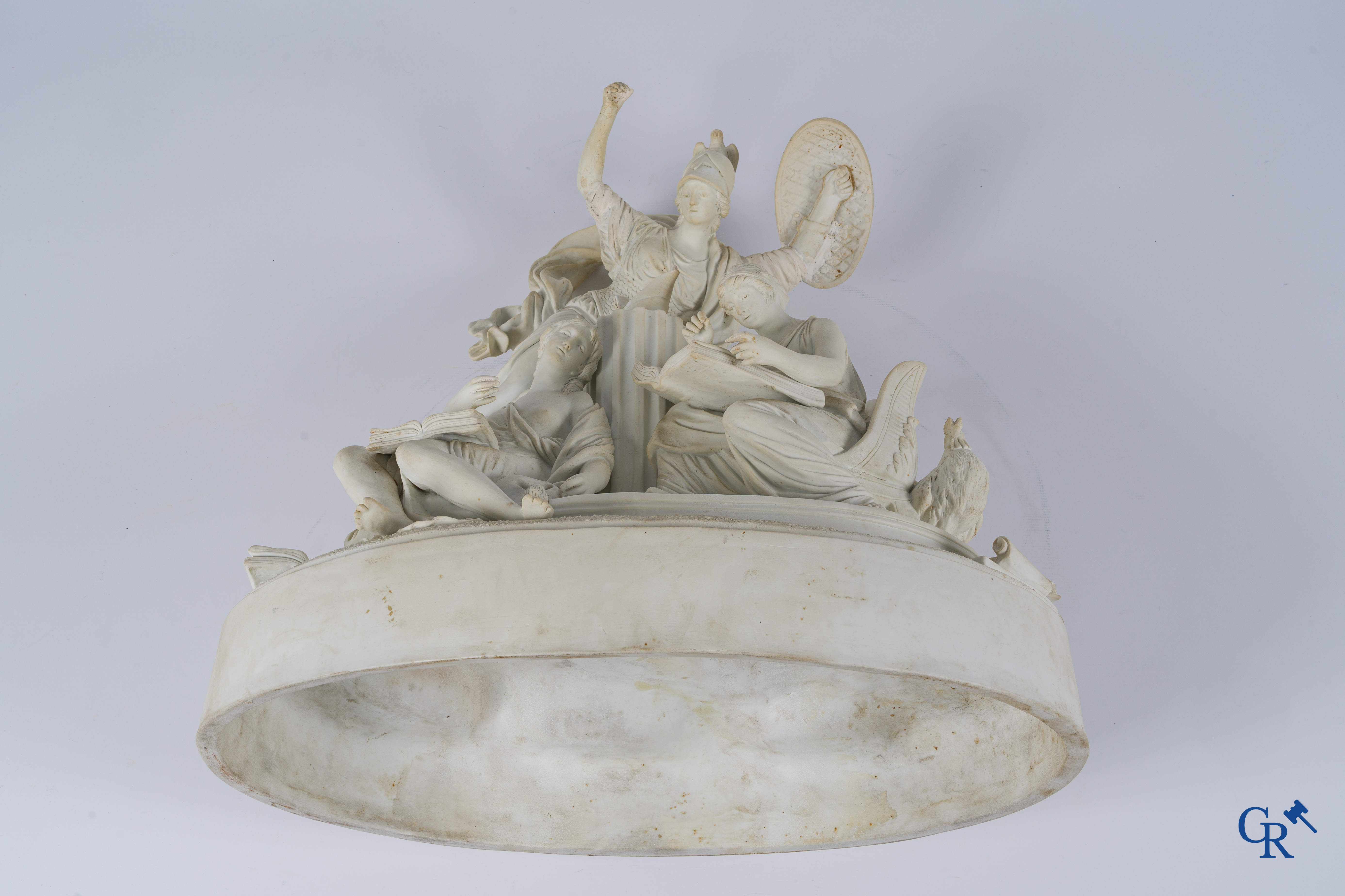 Louis-Simon Boizot "Minerve protégeant l'Etude et foudroyant la Paresse." Witte biscuit van Niderviller. Eind 18e eeuw.