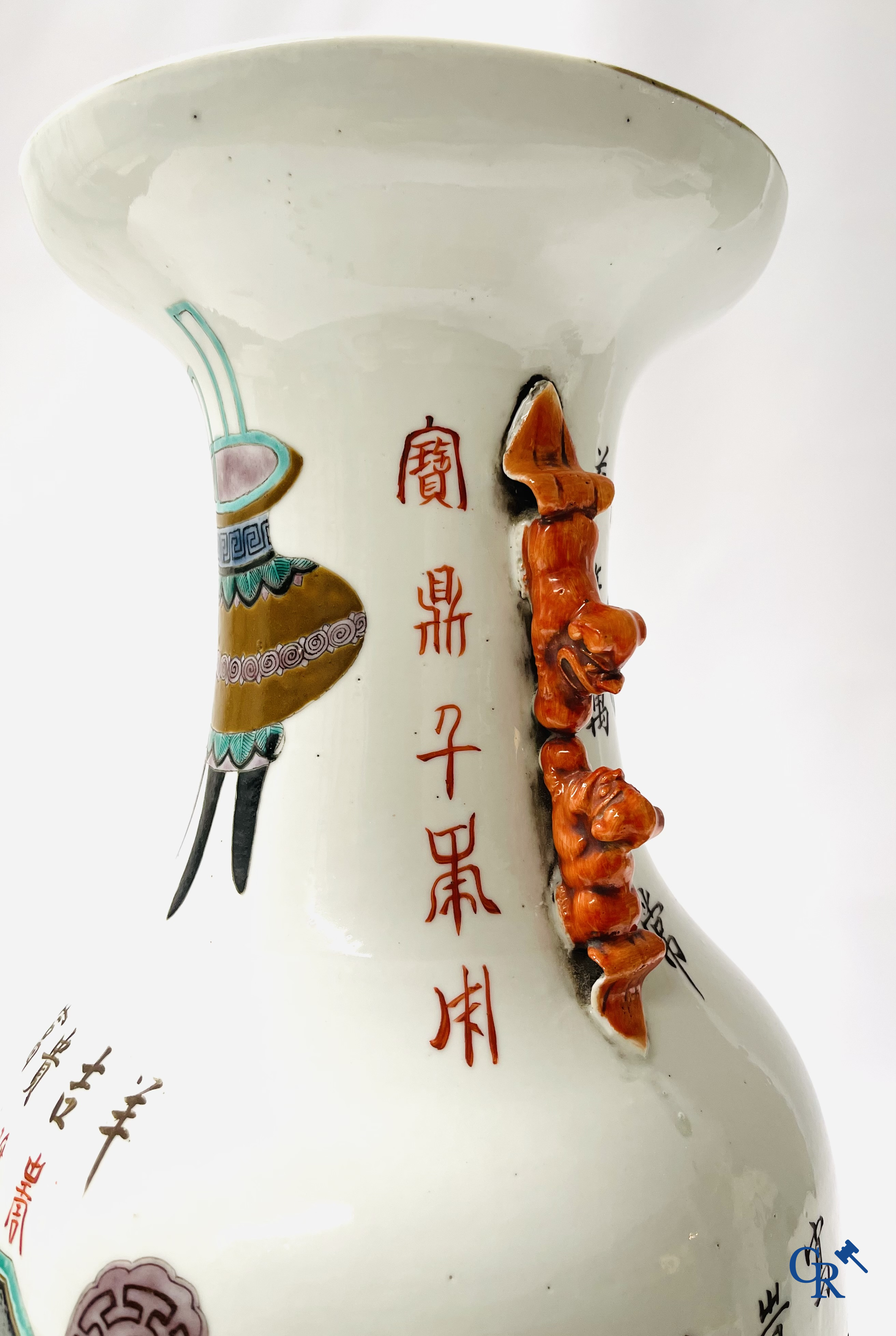 Asian Art, 2 Chinese famille rose vases decorated with antiques and a calligraphic text. 19th century.