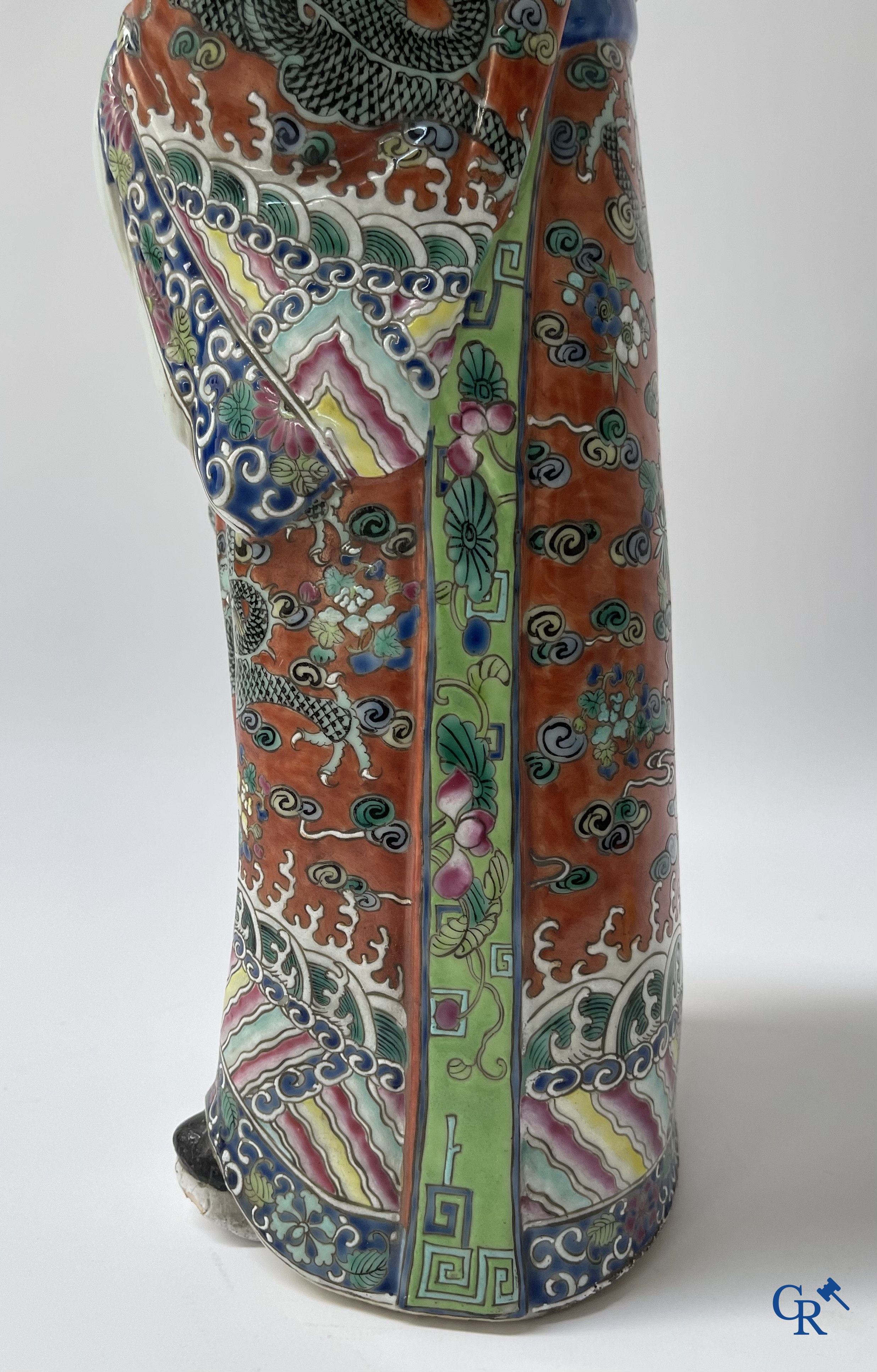 Art Asiatique, porcelaine chinoise. 3 figures d'immortels en porcelaine famille rose. 19ème siècle.