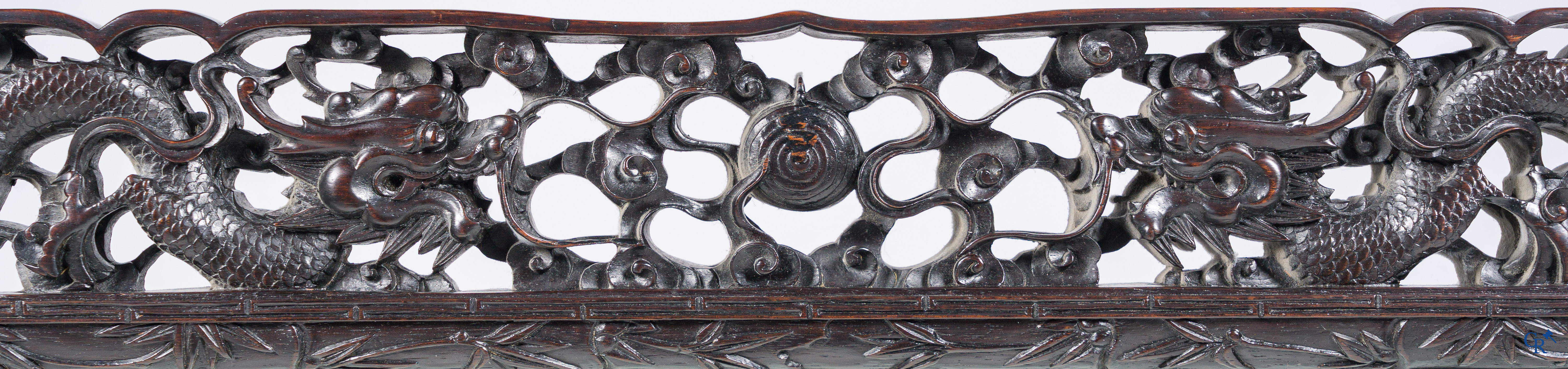 Asian Art, a large mirror in carved Chinese hardwood. 19th century.