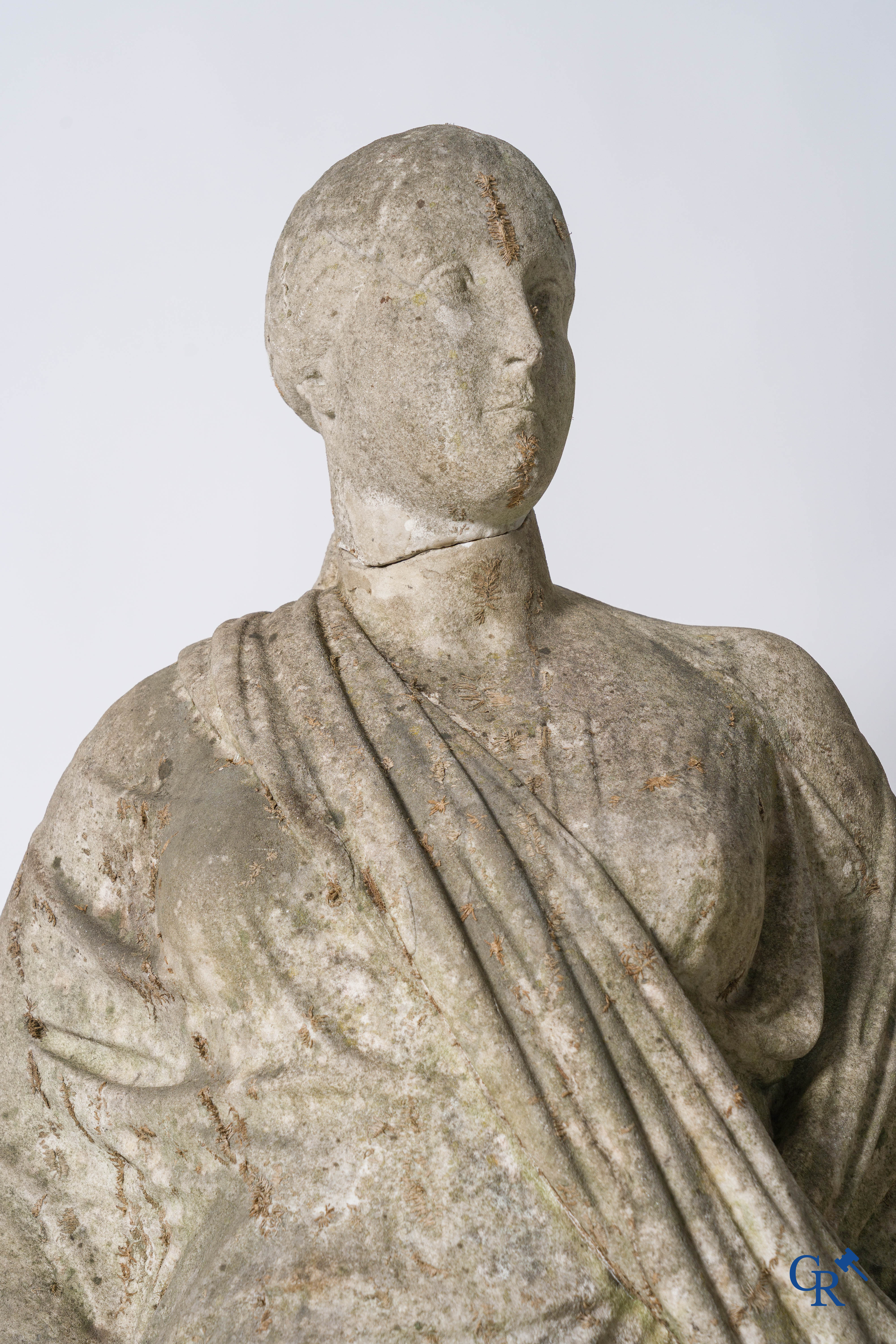 2 Imposing sculptures in carved marble. The Roman goddess Cerès and the Greek god Asklepios. Circa 1700-1750.