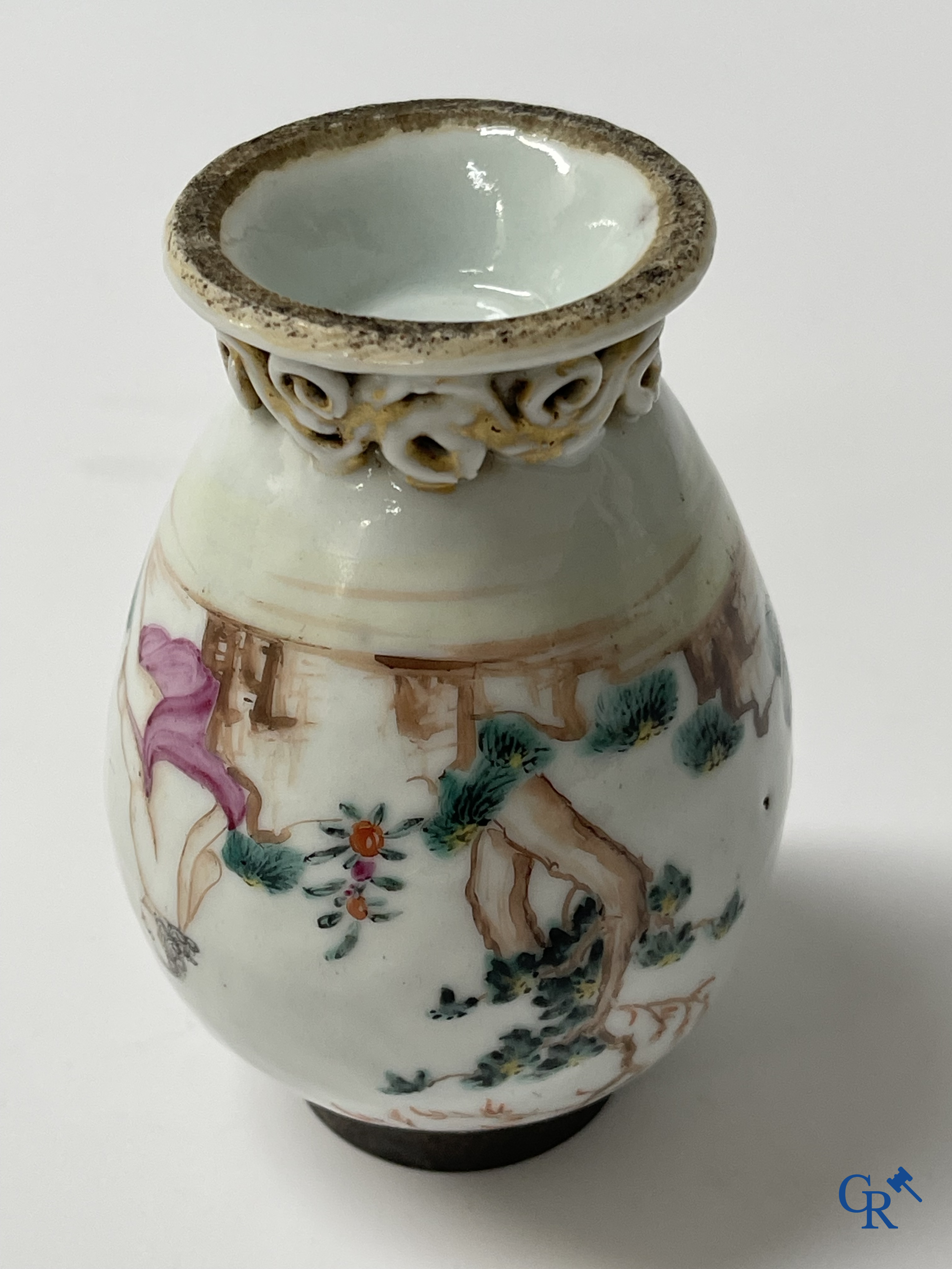 Asian Art, Chinese porcelain. A Chinese famille rose tea caddy with mounts. 18th century.