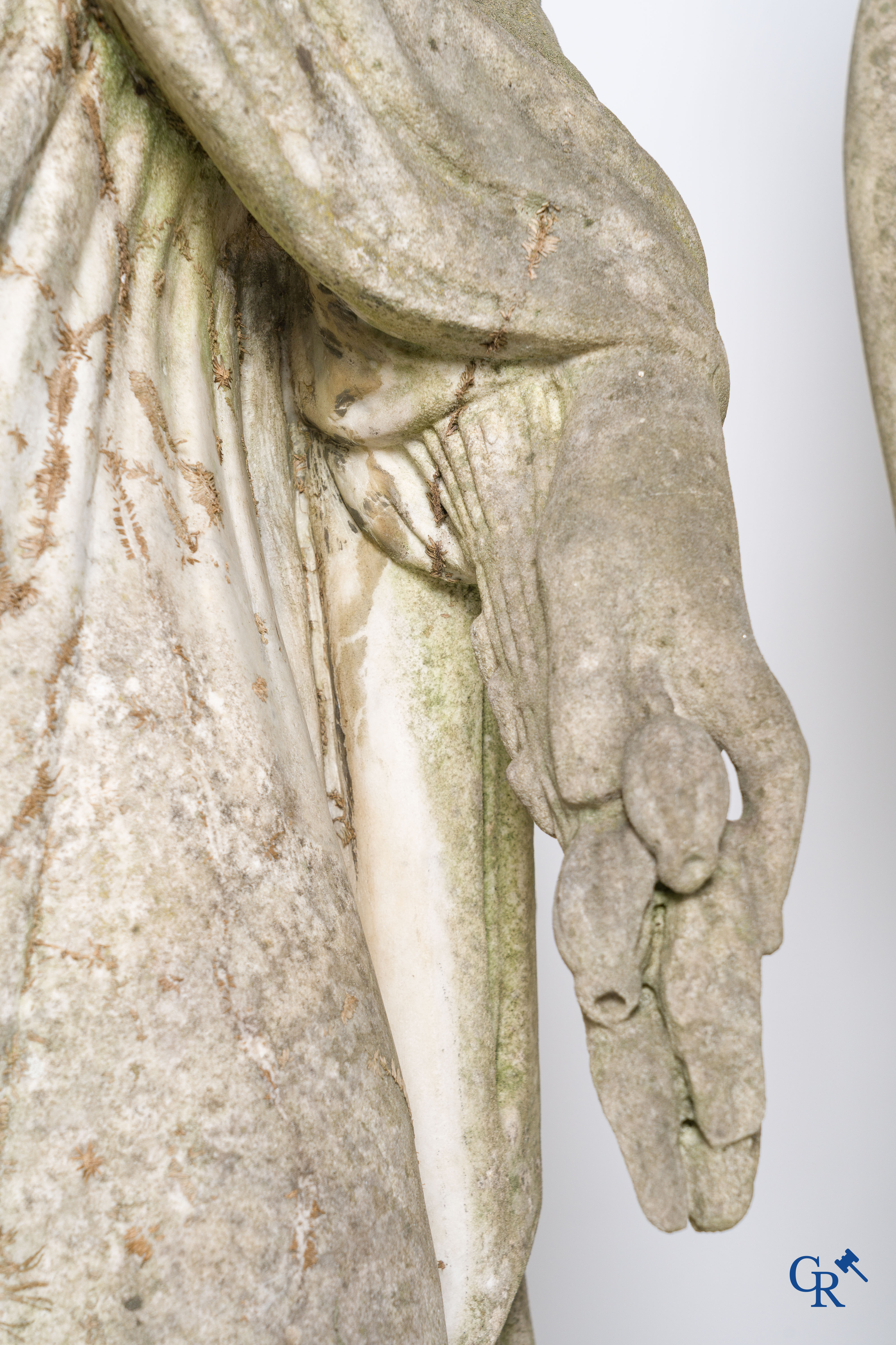 2 Imposing sculptures in carved marble. The Roman goddess Cerès and the Greek god Asklepios. Circa 1700-1750.