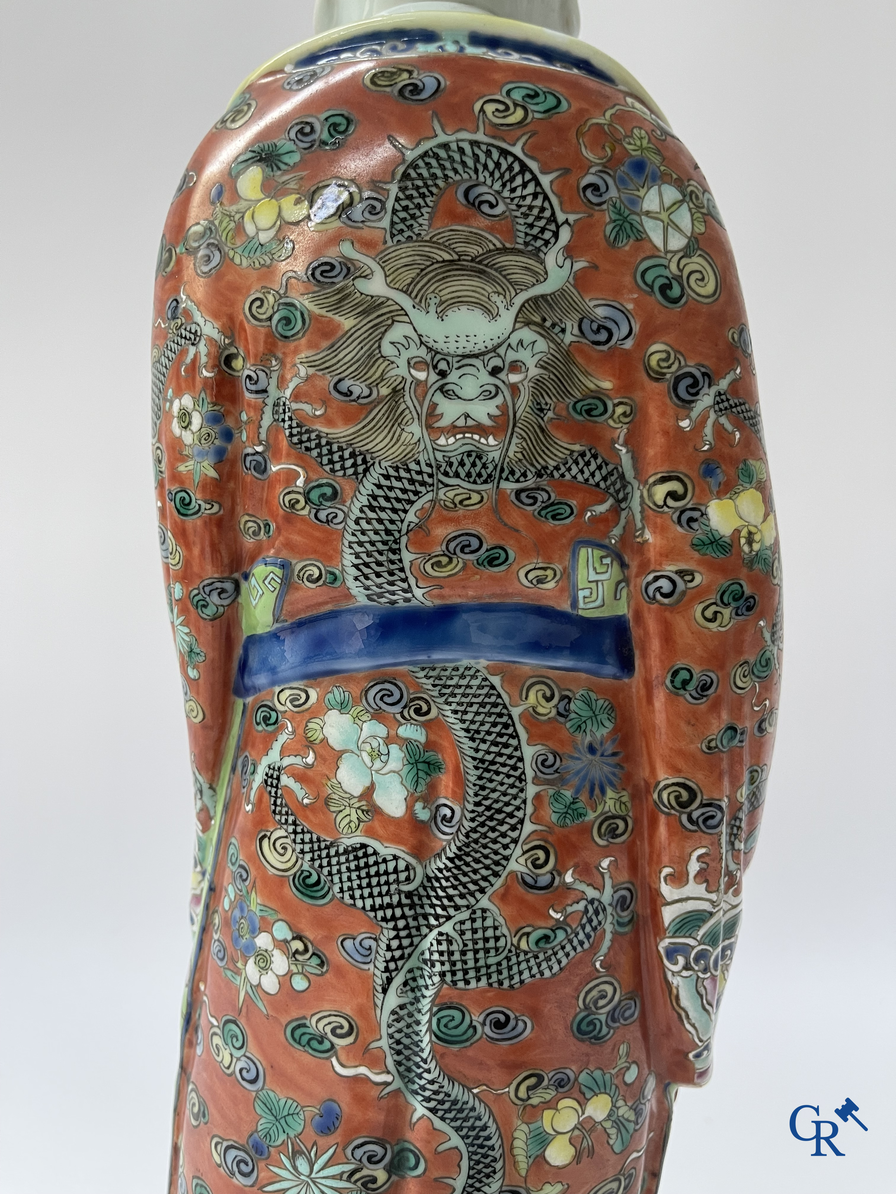 Art Asiatique, porcelaine chinoise. 3 figures d'immortels en porcelaine famille rose. 19ème siècle.