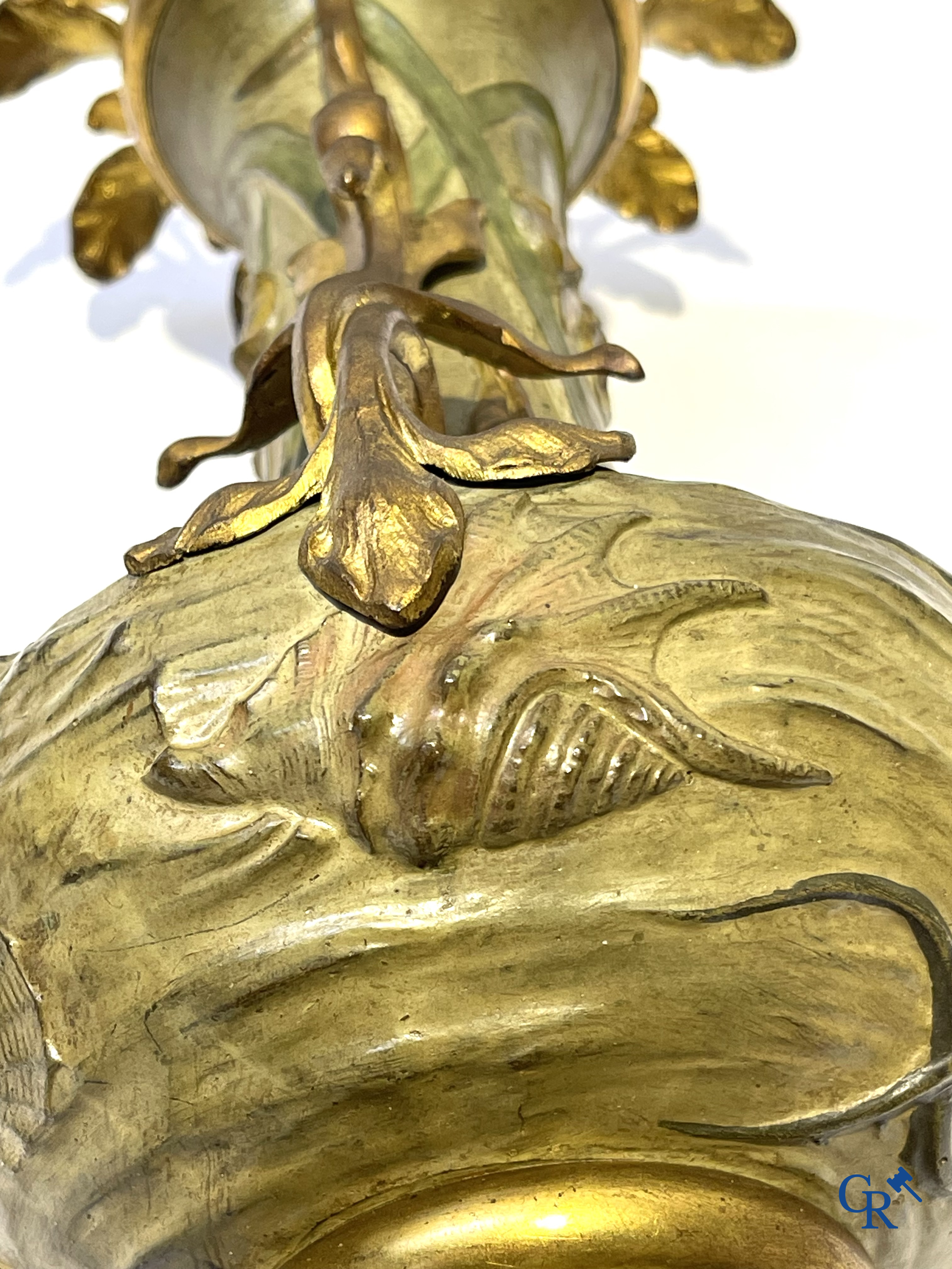 Art Nouveau, een uitzonderlijk 3-delig koud beschilderde bronzen schouwgarnituur met zeedieren. Circa 1900.