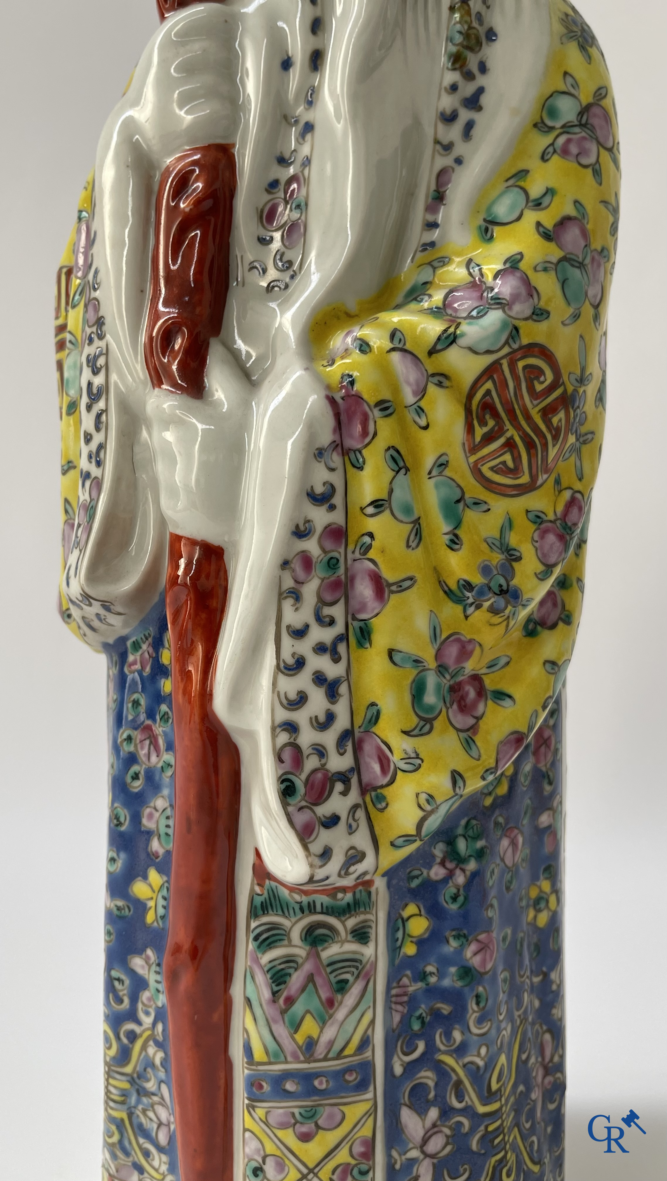 Art Asiatique, porcelaine chinoise. 3 figures d'immortels en porcelaine famille rose. 19ème siècle.