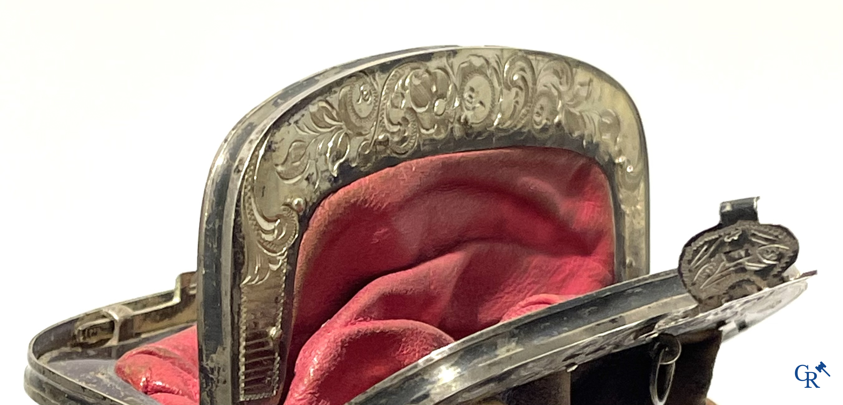 Divers lot antiquiteiten, inktpot Napoleon Bonaparte, zilver geldbeugel 18e eeuw, koffertje agaat, enz. 18e en 19e eeuw.