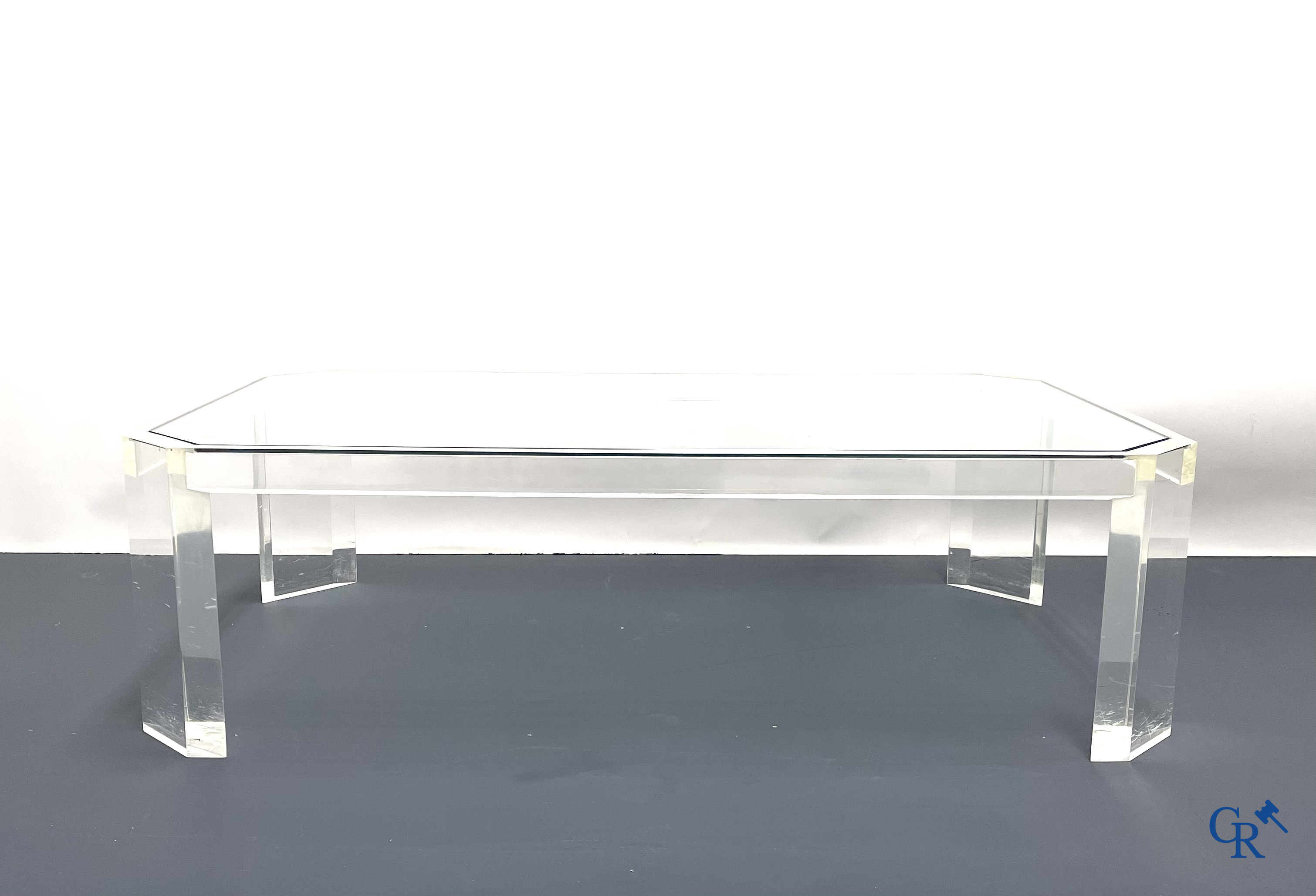 A coffee table in plexiglass with a glass tablet. Around 1980.