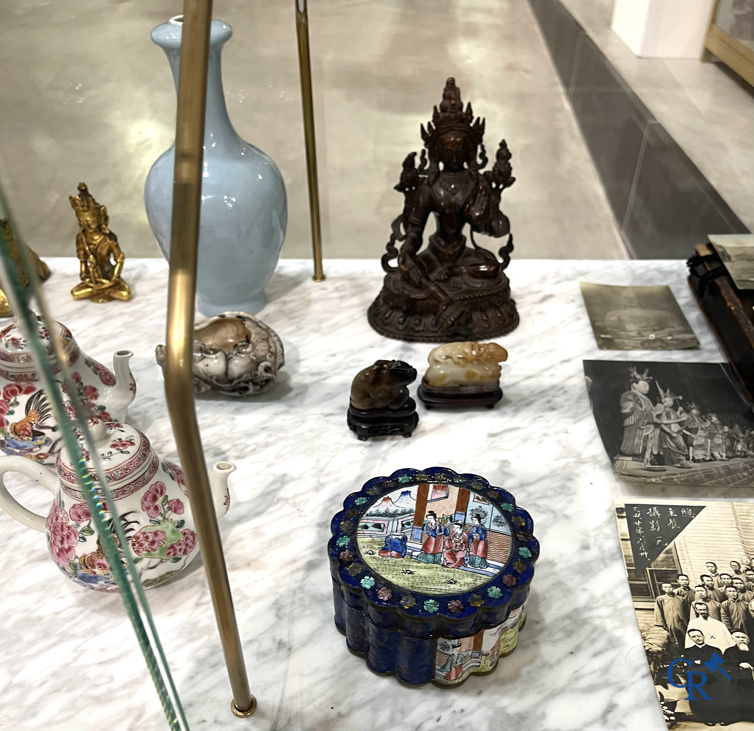 Asian Art, Chinese porcelain. 2 Chinese famille rose teapots with cockerels and cats. 18th century.