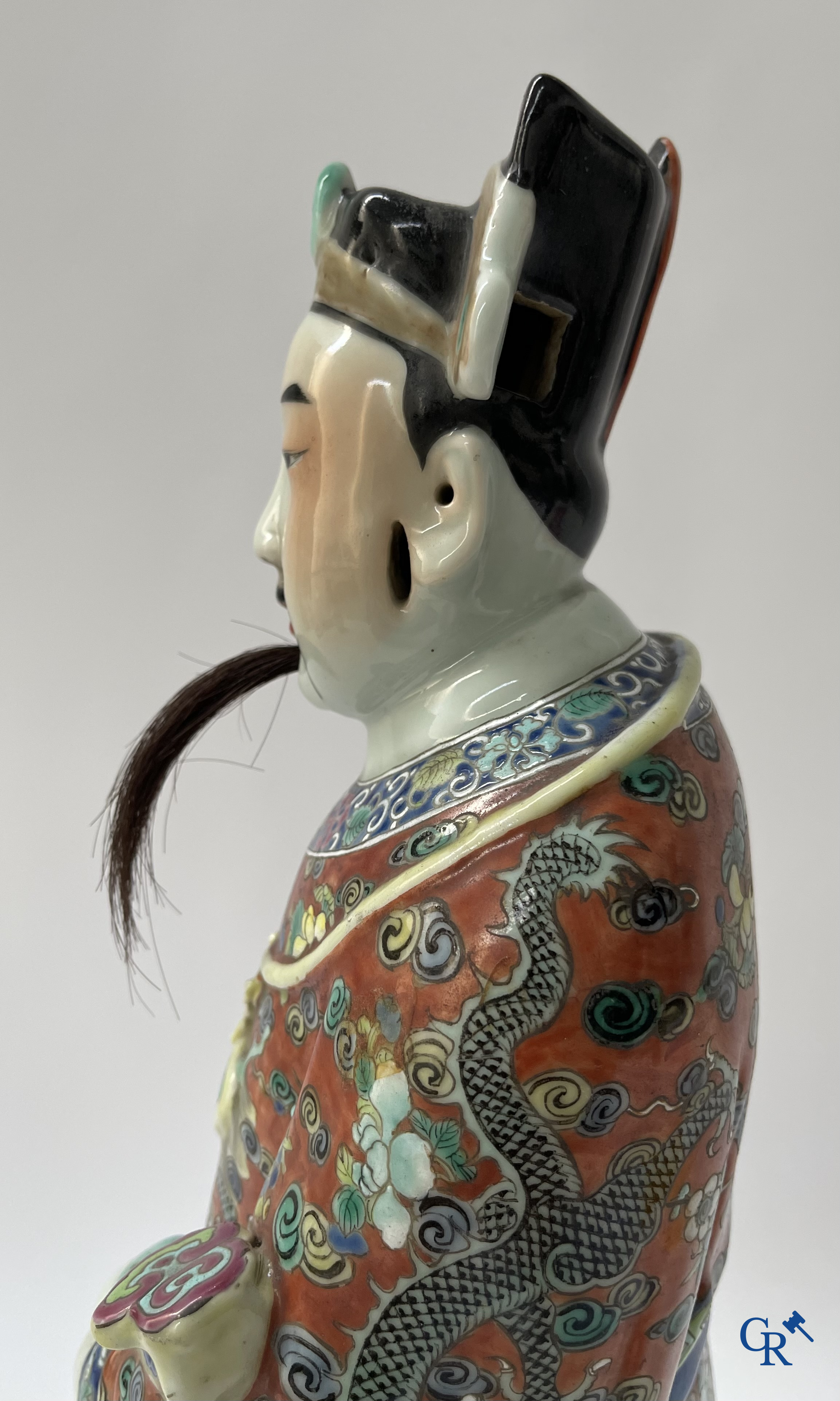 Art Asiatique, porcelaine chinoise. 3 figures d'immortels en porcelaine famille rose. 19ème siècle.