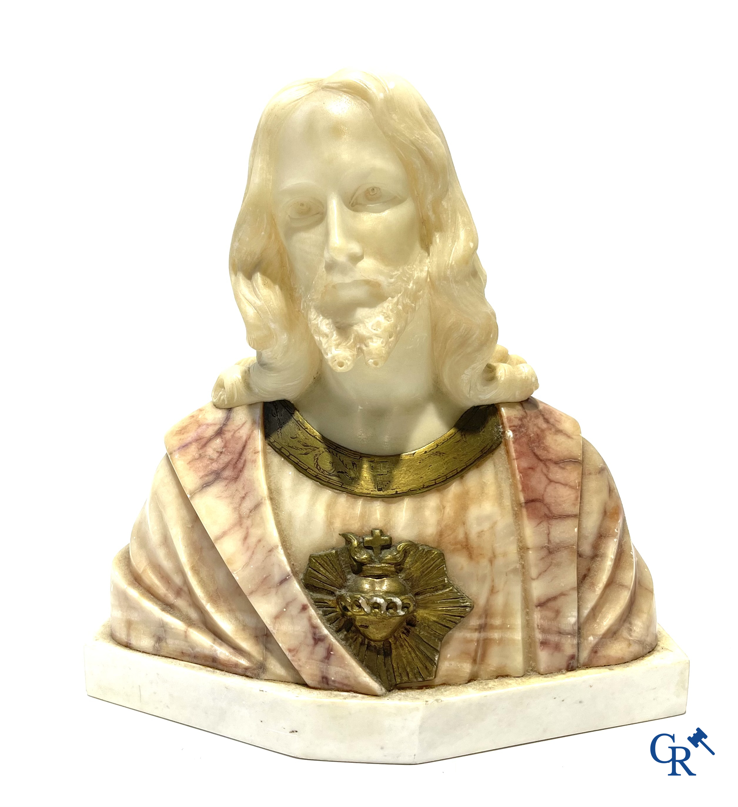 Religieuze objecten, 2 wijwatervaten in brons en cloisonné en een albast beeld van het heilig hart. 19e eeuw.