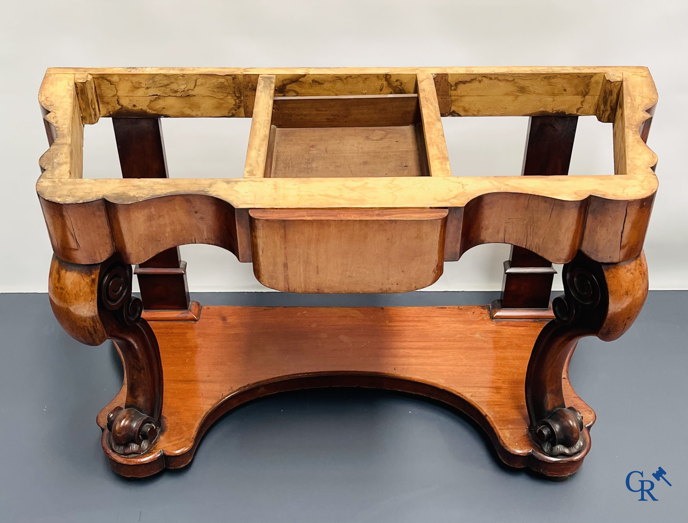 Een console met lade in mahoniehout en marmer. Louis Philippe periode.