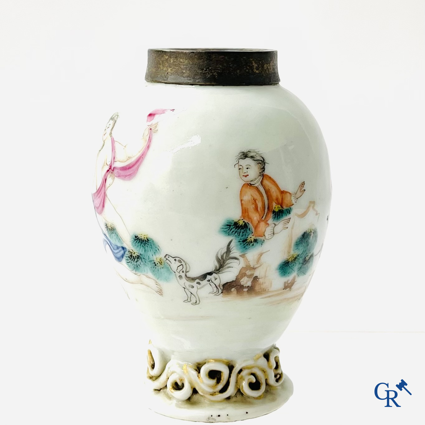 Asian Art, Chinese porcelain. A Chinese famille rose tea caddy with mounts. 18th century.