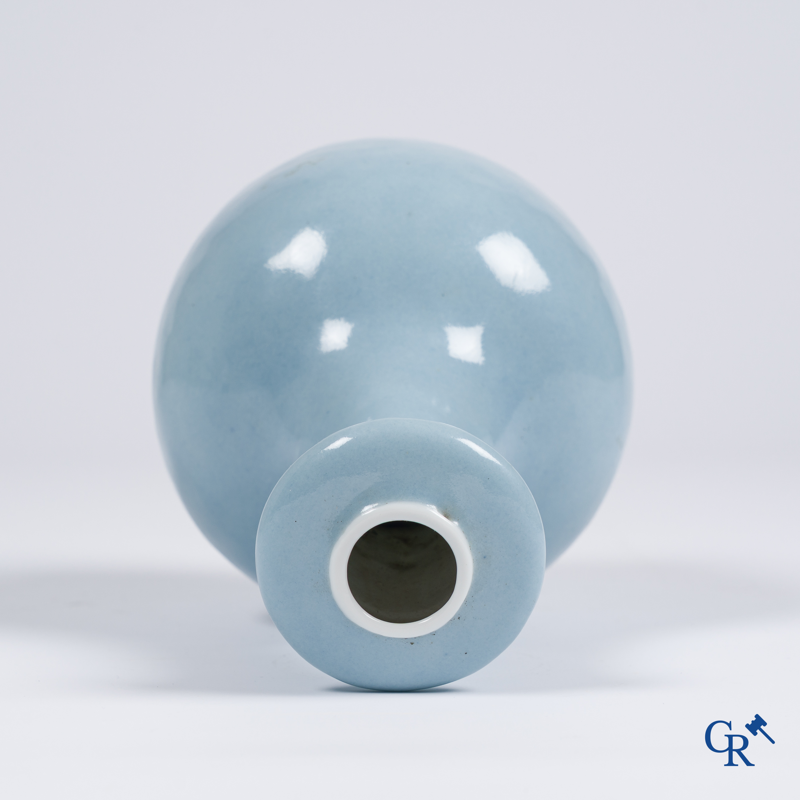Asian Art, Chinese porcelain. A good Chinese "clair-de-lune" glazed vase. Qianlong marked.