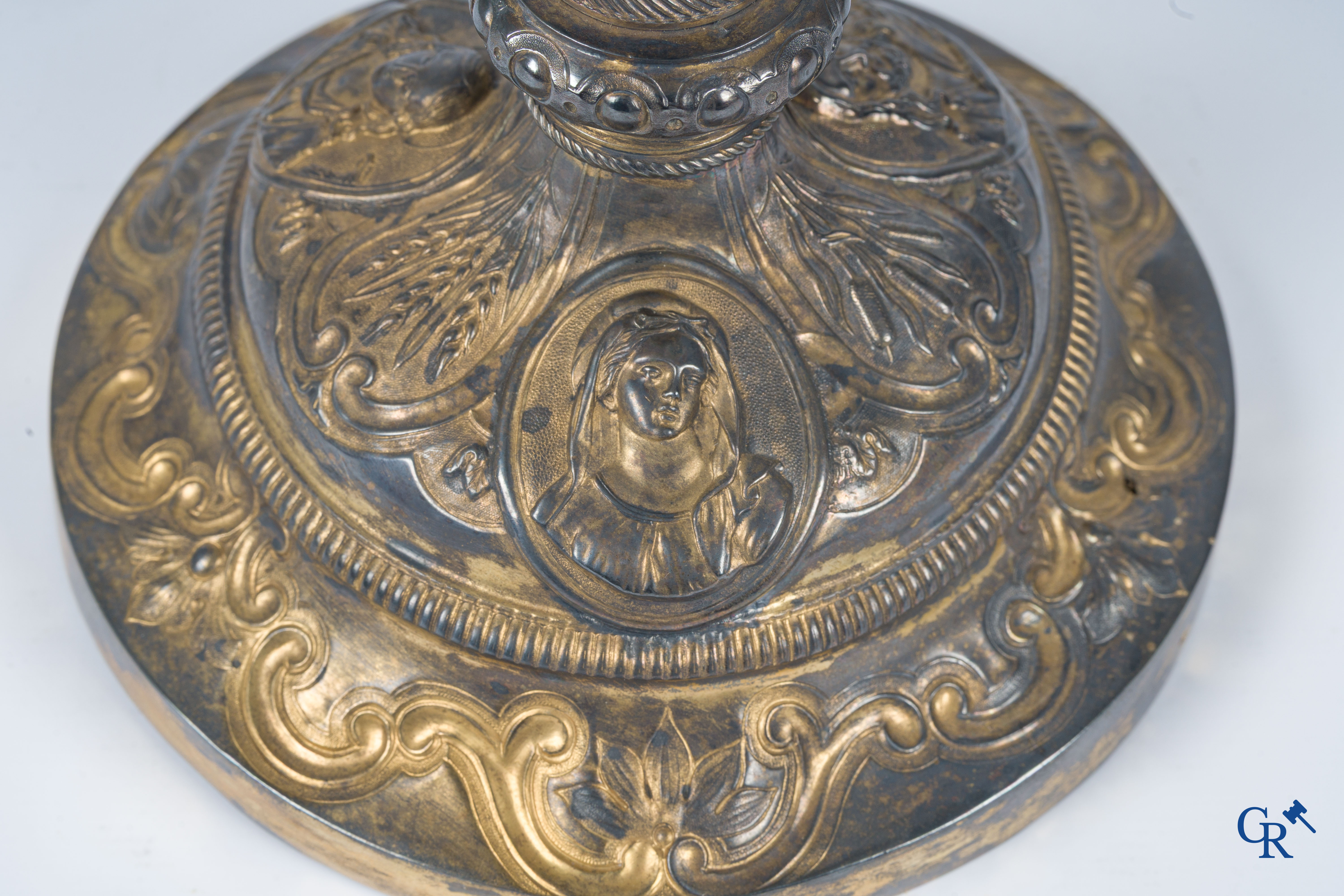 Martin & Dejean, orfèvres. A relief decorated chalice in silver and vermeil. Paris, 1st half of the 19th century.