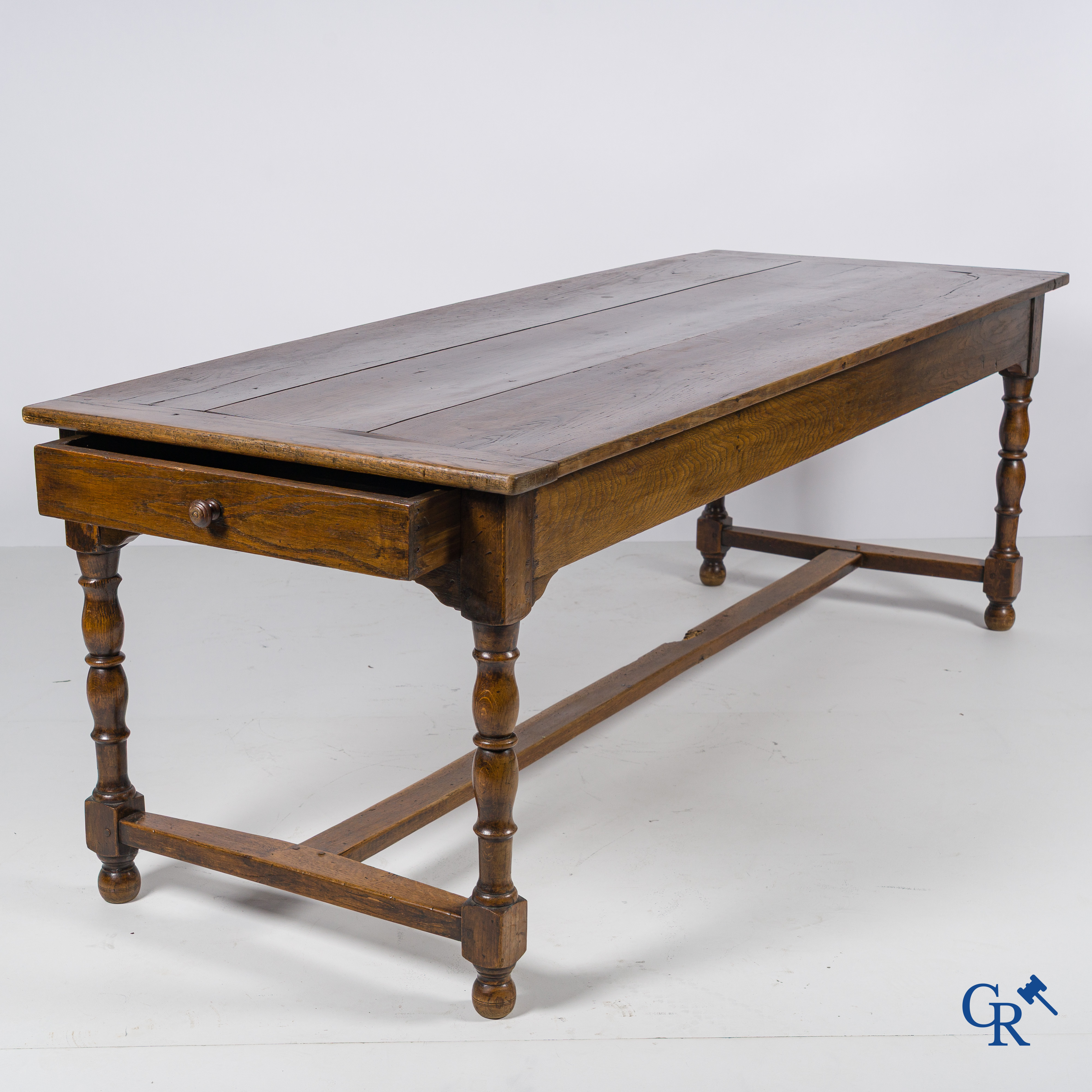 Antique oak monastery table with pull-out leaf and 1 drawer. Late 18th - Early 19th century.