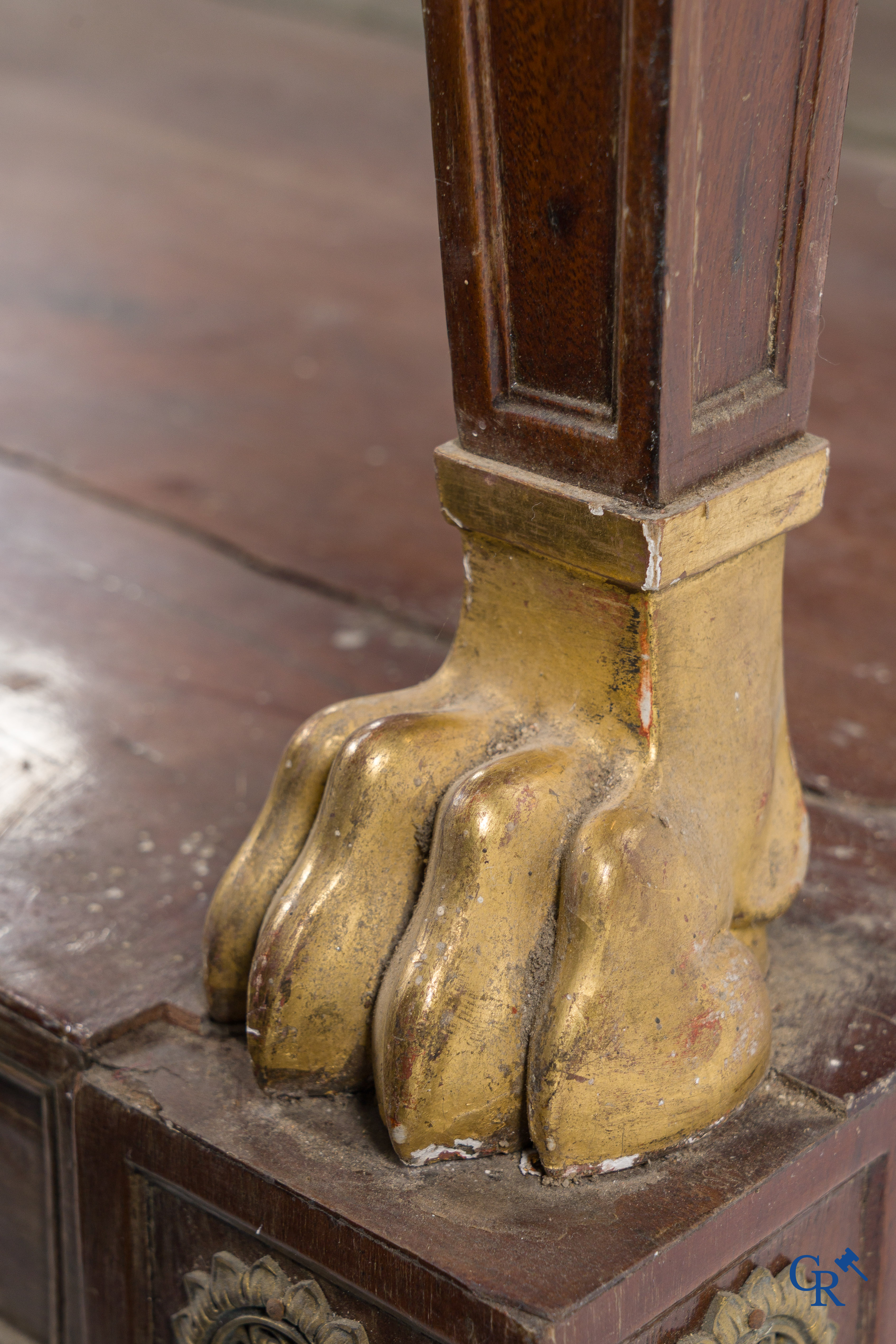 Empire tijdperk, een console in mahonie met vergulde Egyptische bustes. Gemerkt Jacob. Circa 1810.