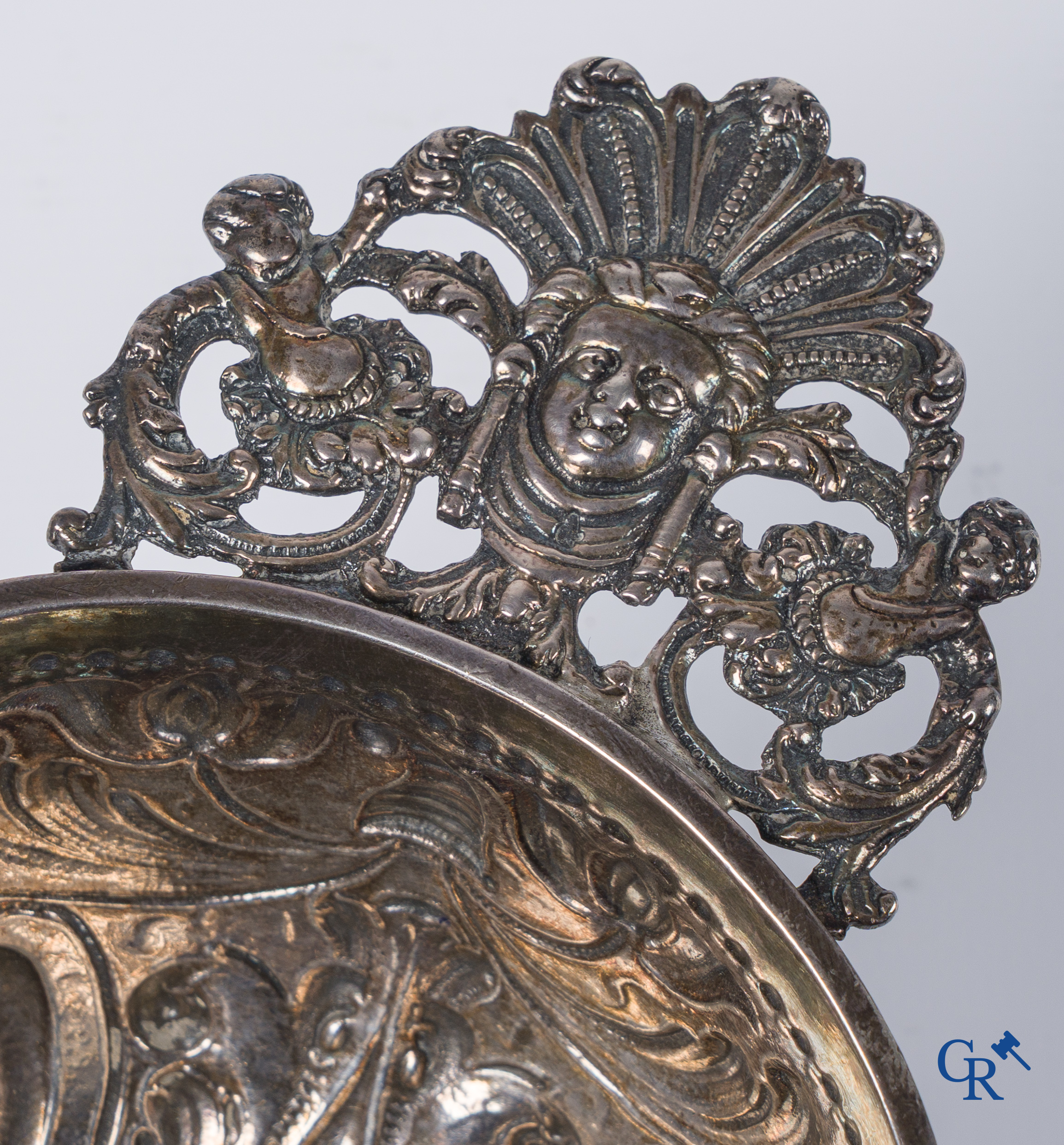 Silver brandy bowl. Dated 1742, various hallmarks. Weight: 233 gr.