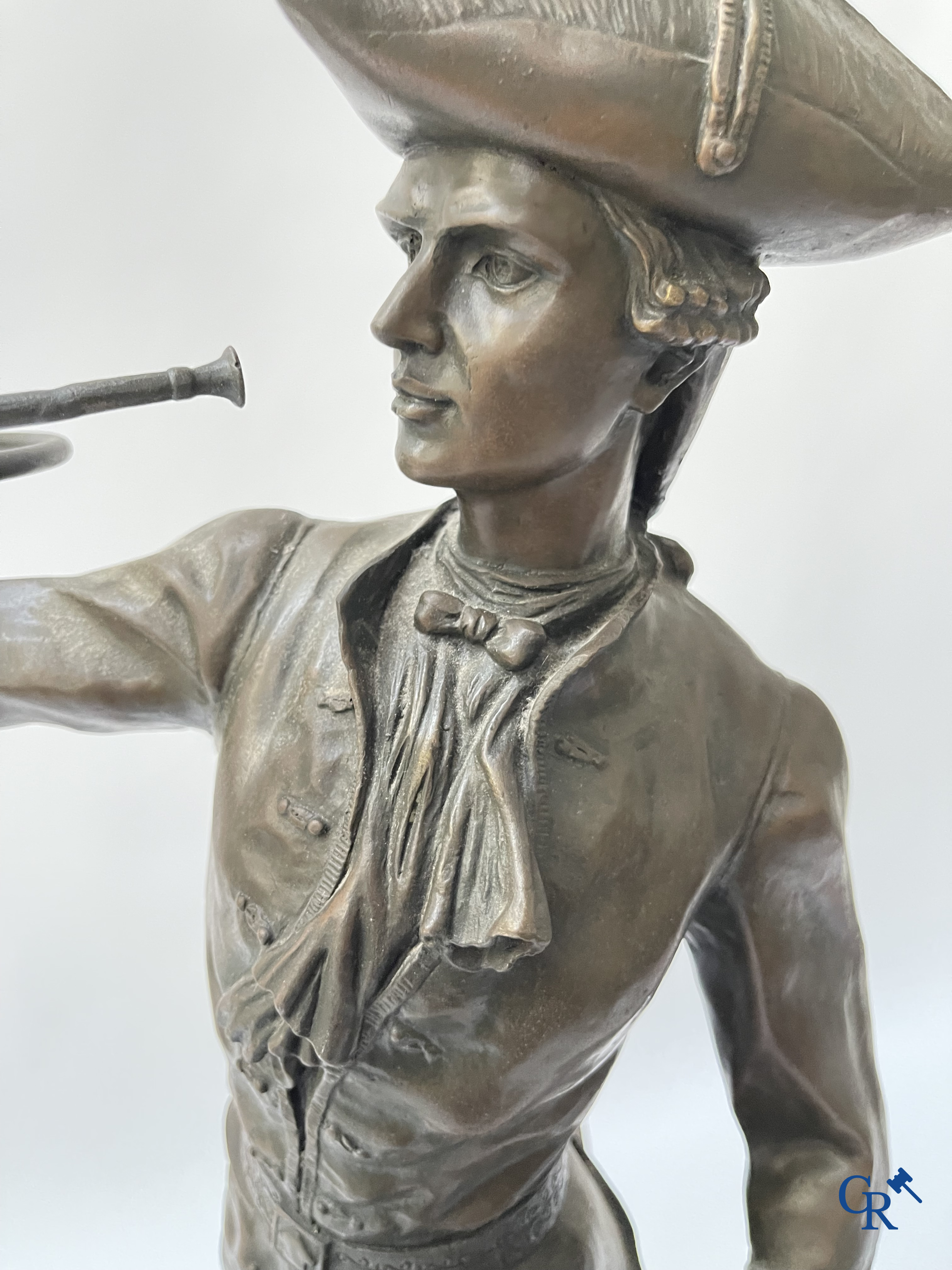 Piqueur au Relais, d'àprès Hippolyte Moreau et Prosper Lecourtier. Bronze posthume sur son socle en marbre noir. XXème.