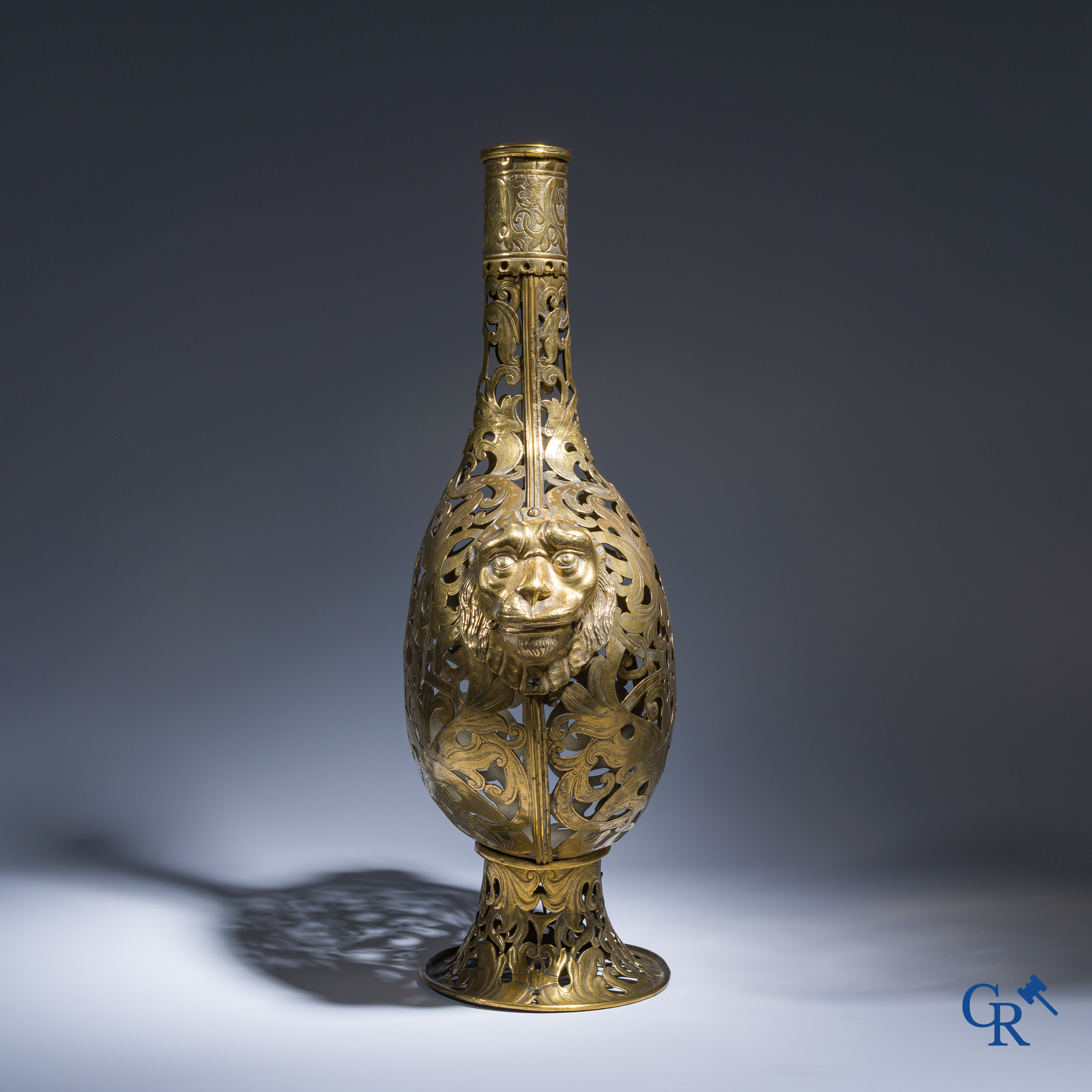 A Venetian pilgrim flask "Gourde de pelerin" in engraved and gilded copper. Late XVIth - Early XVIIth century.