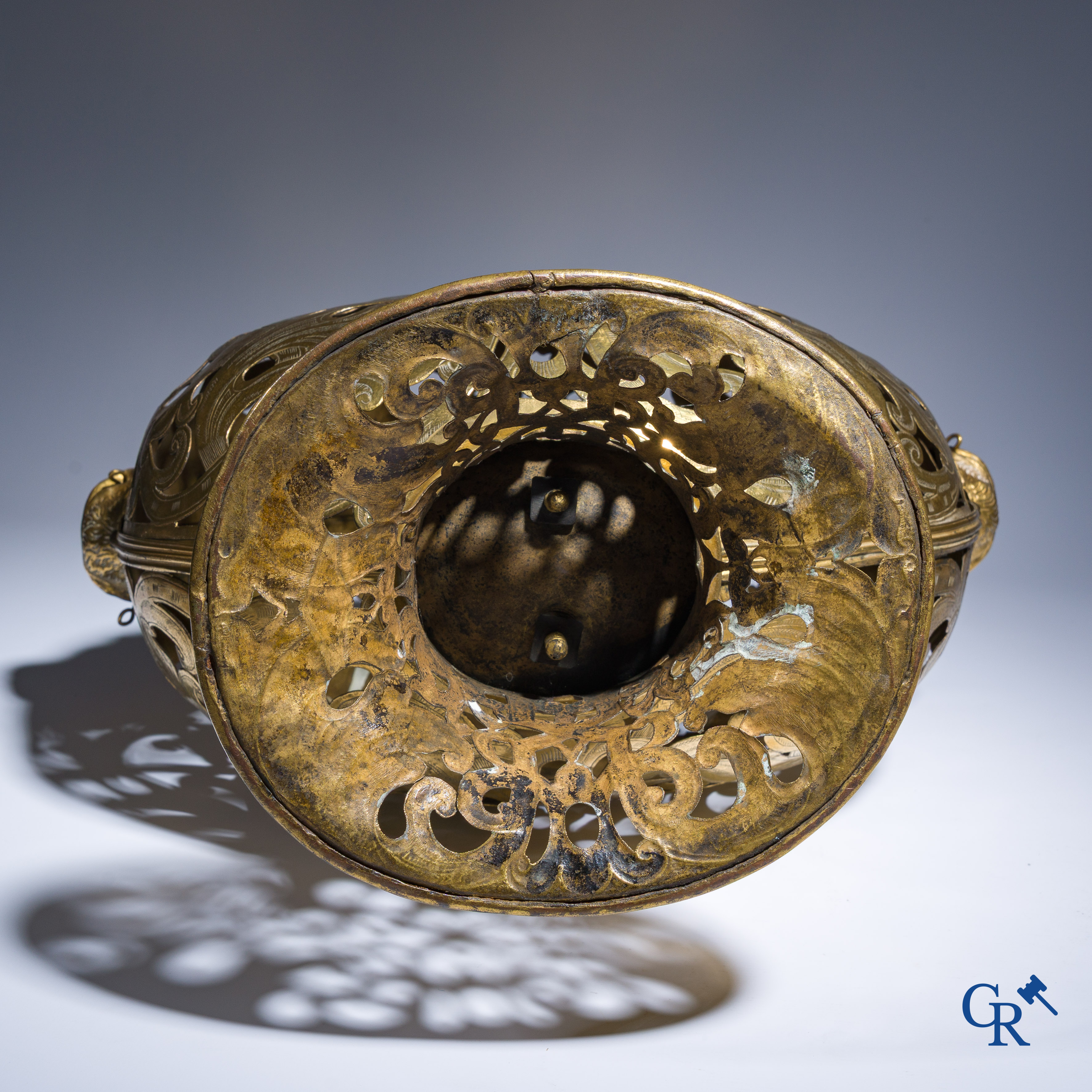 A Venetian pilgrim flask "Gourde de pelerin" in engraved and gilded copper. Late XVIth - Early XVIIth century.