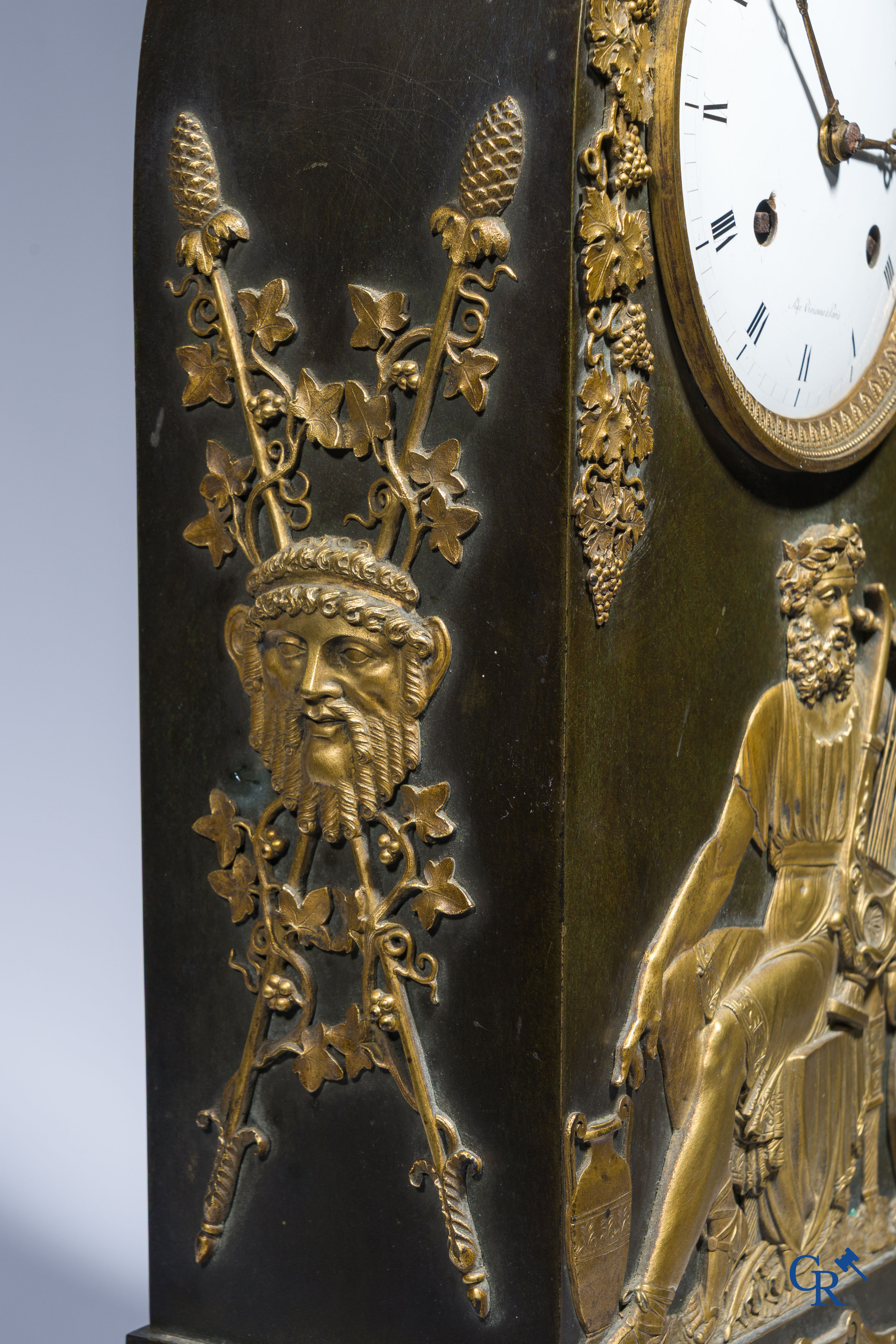 Claude Galle, Rue Vivienne à Paris. Pendule borne "Anacréon" en bronze doré et patiné. Empire, vers 1806.