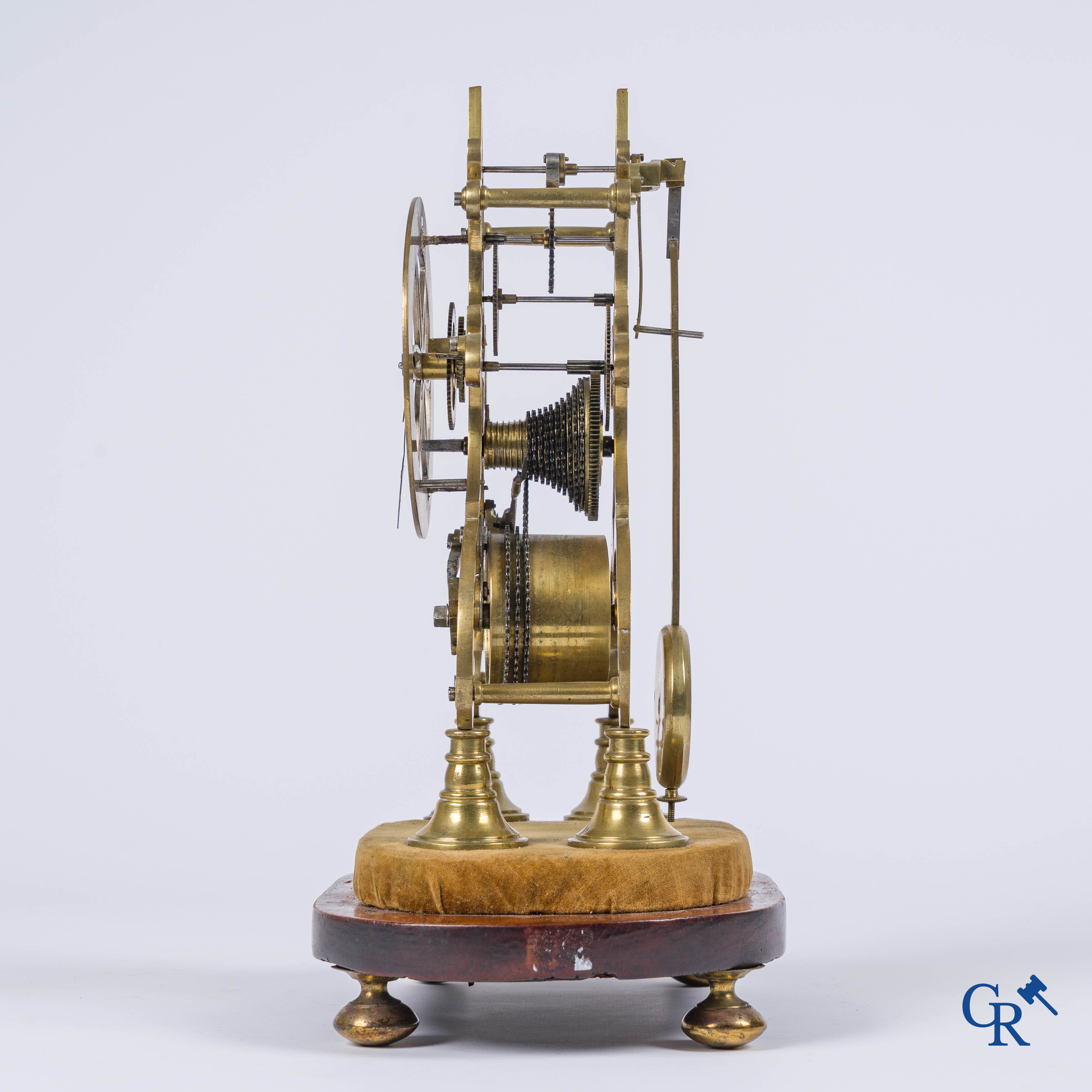 Klokken: Een antieke skeletklok. 18e-19e eeuw.