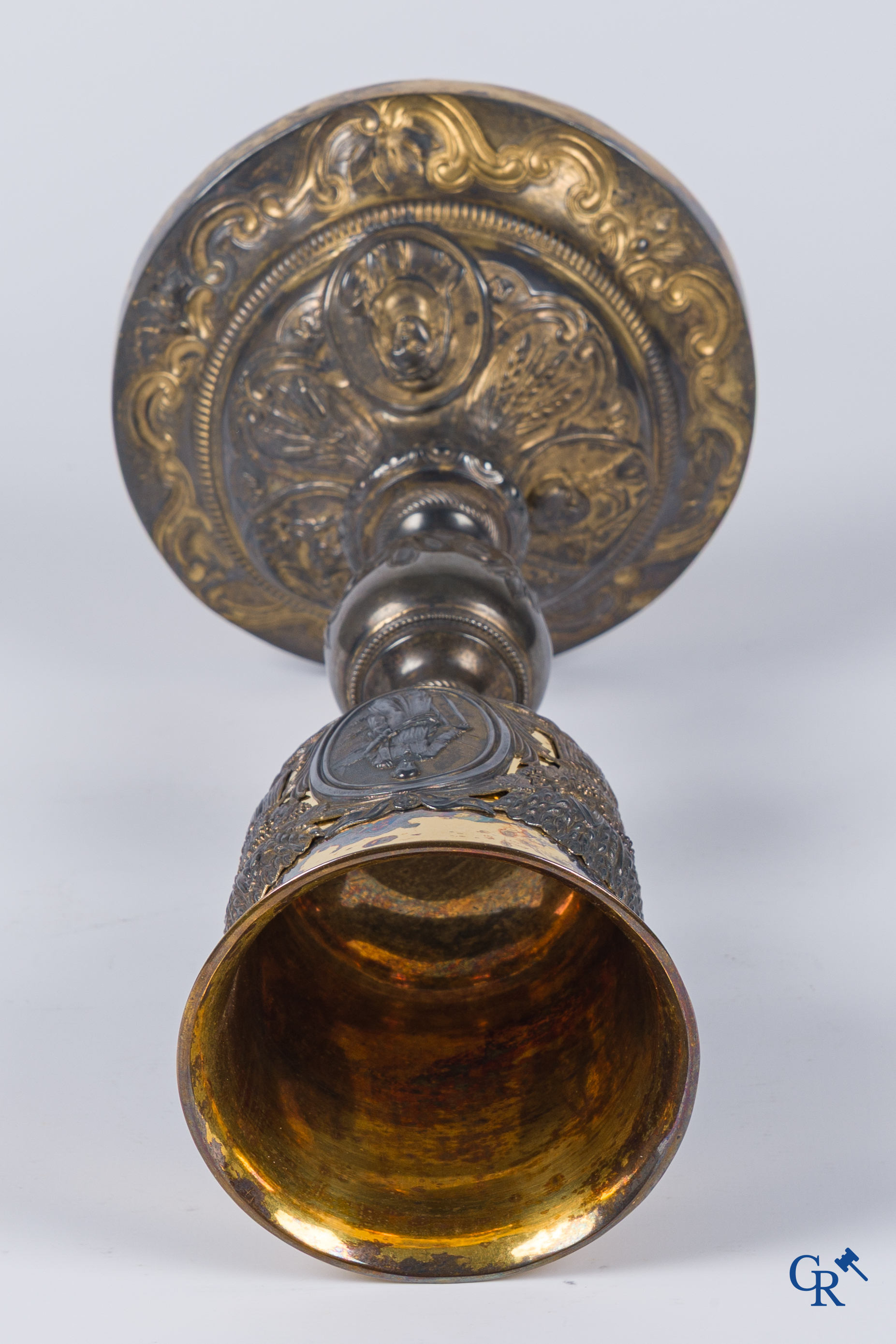 Martin & Dejean, orfèvres. A relief decorated chalice in silver and vermeil. Paris, 1st half of the 19th century.