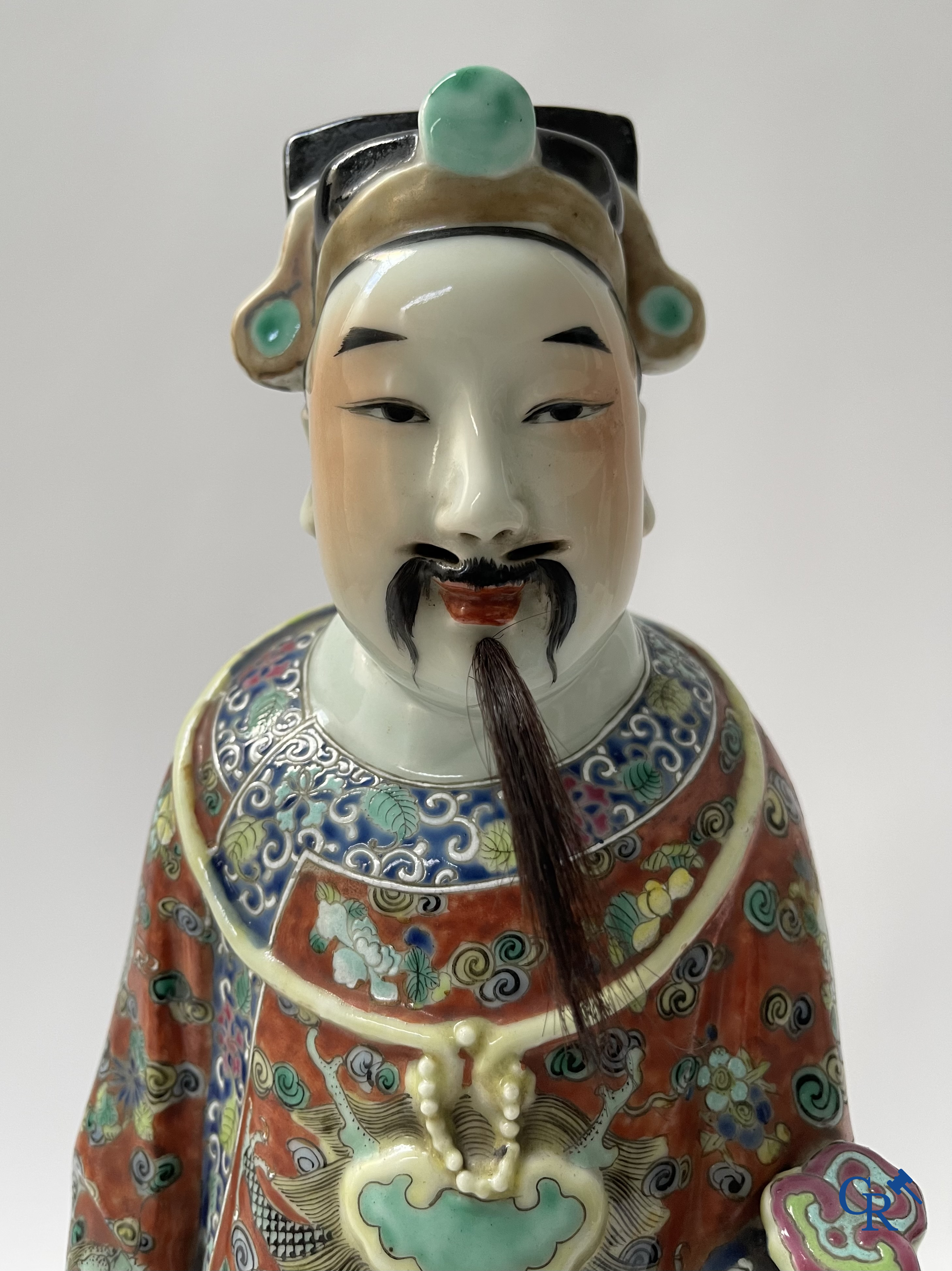 Art Asiatique, porcelaine chinoise. 3 figures d'immortels en porcelaine famille rose. 19ème siècle.