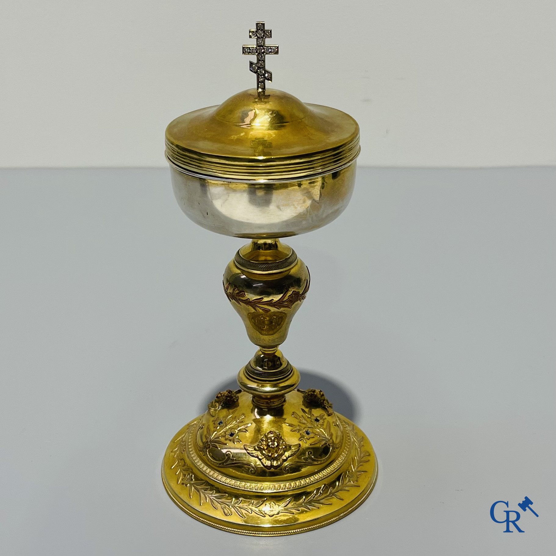 Religious objects, a ciboria partly in silver vermeil set with 17 brilliant cut diamonds. 1st grade. 19th century.
