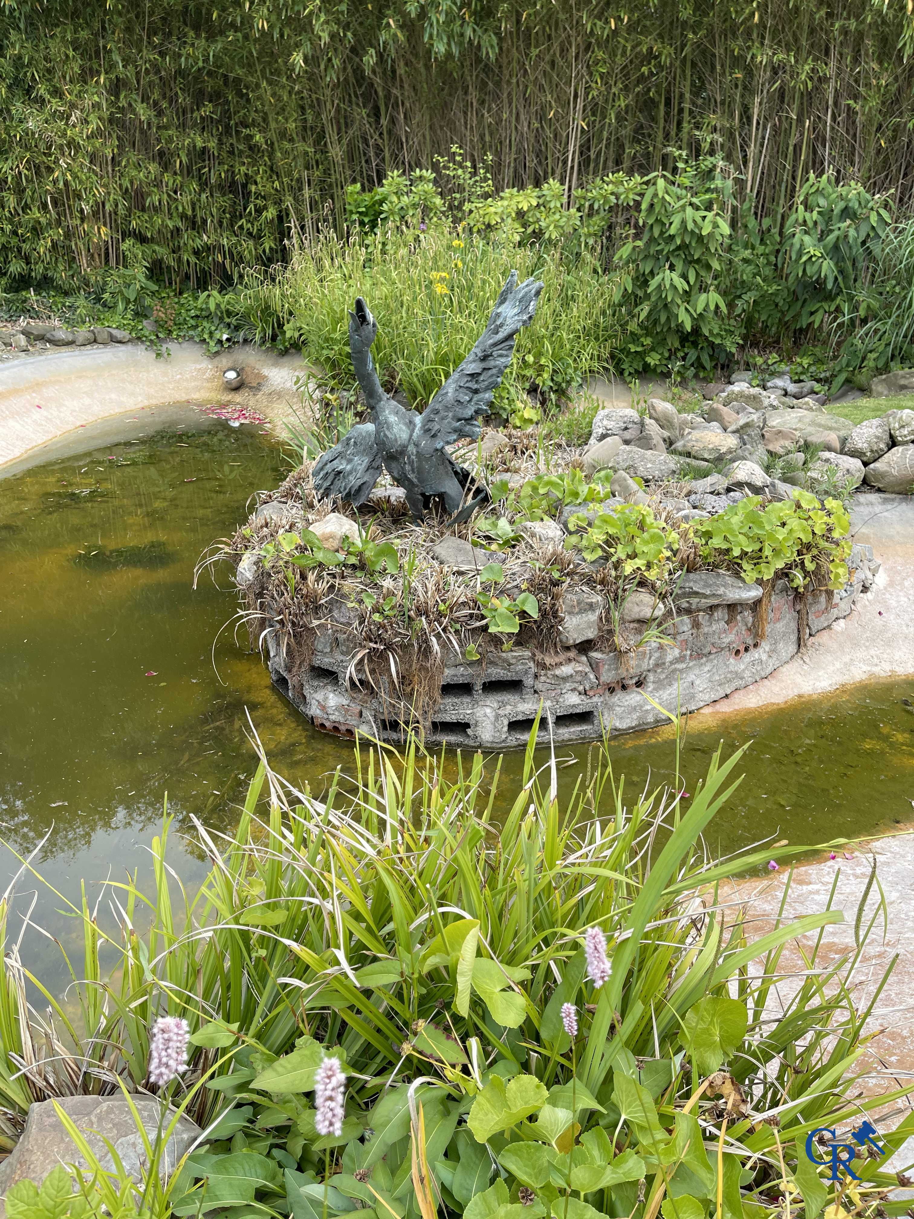 Jan Desmarets (1961) (*) Bronze, An imposing goose and a heron in patinated bronze. Signed.