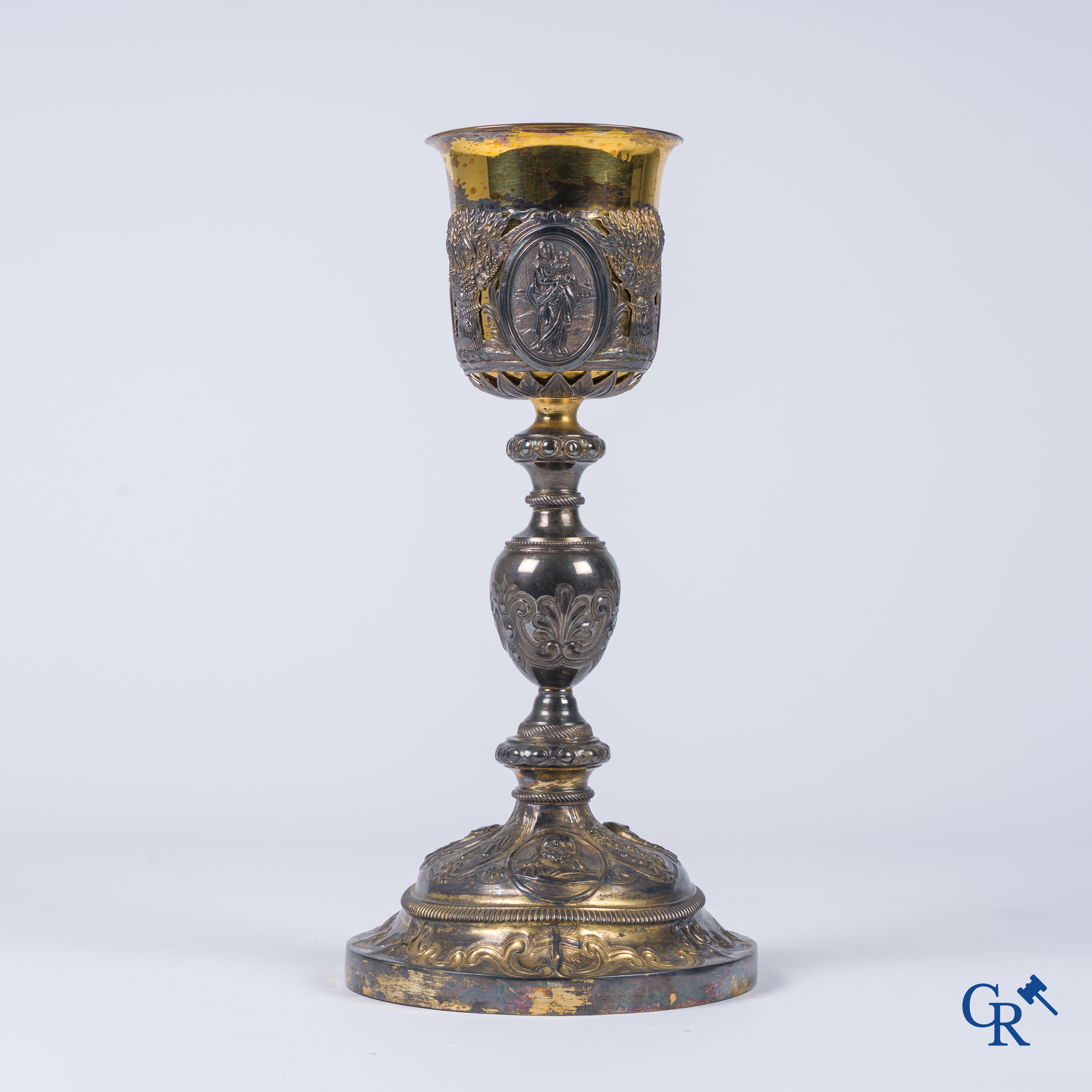 Martin & Dejean, orfèvres. A relief decorated chalice in silver and vermeil. Paris, 1st half of the 19th century.