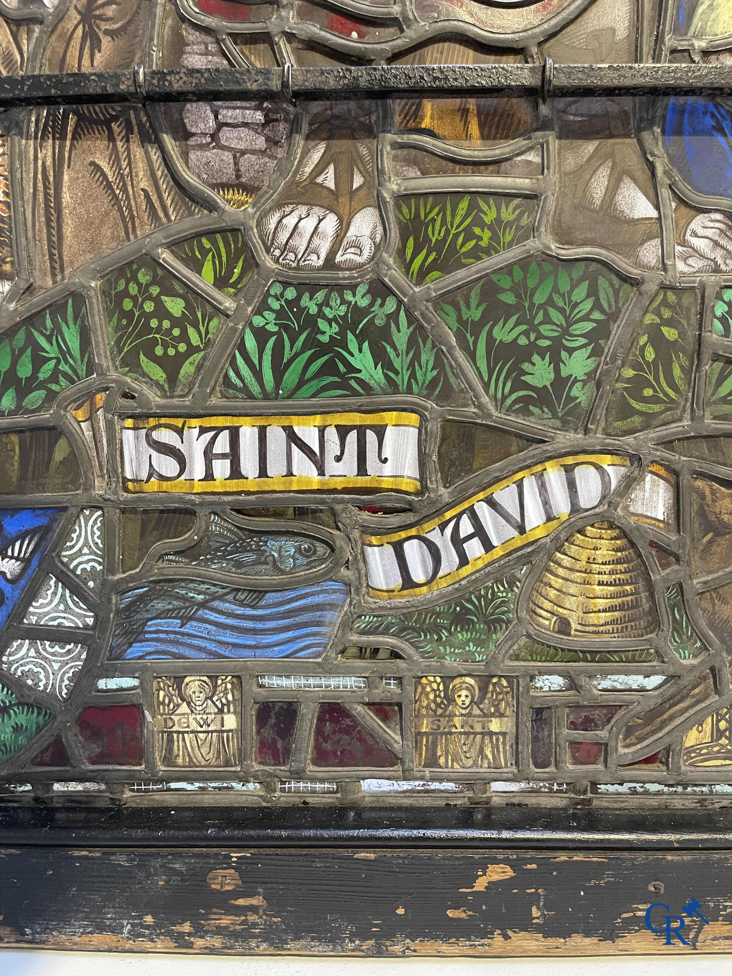 Religieuze objecten, een uitzonderlijk brandglas in lood met afbeelding van Saint David. 19e eeuw.