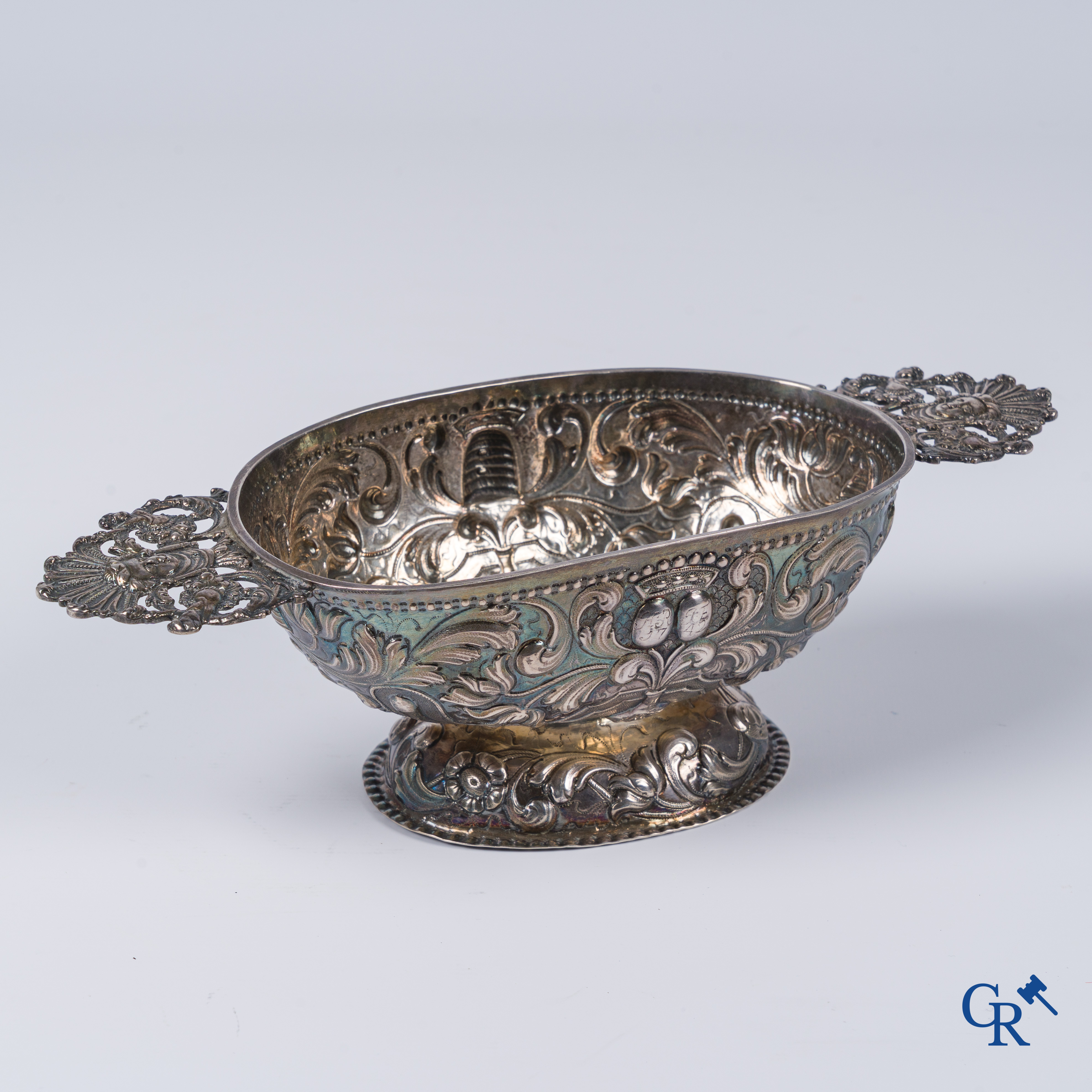 Silver brandy bowl. Dated 1742, various hallmarks. Weight: 233 gr.