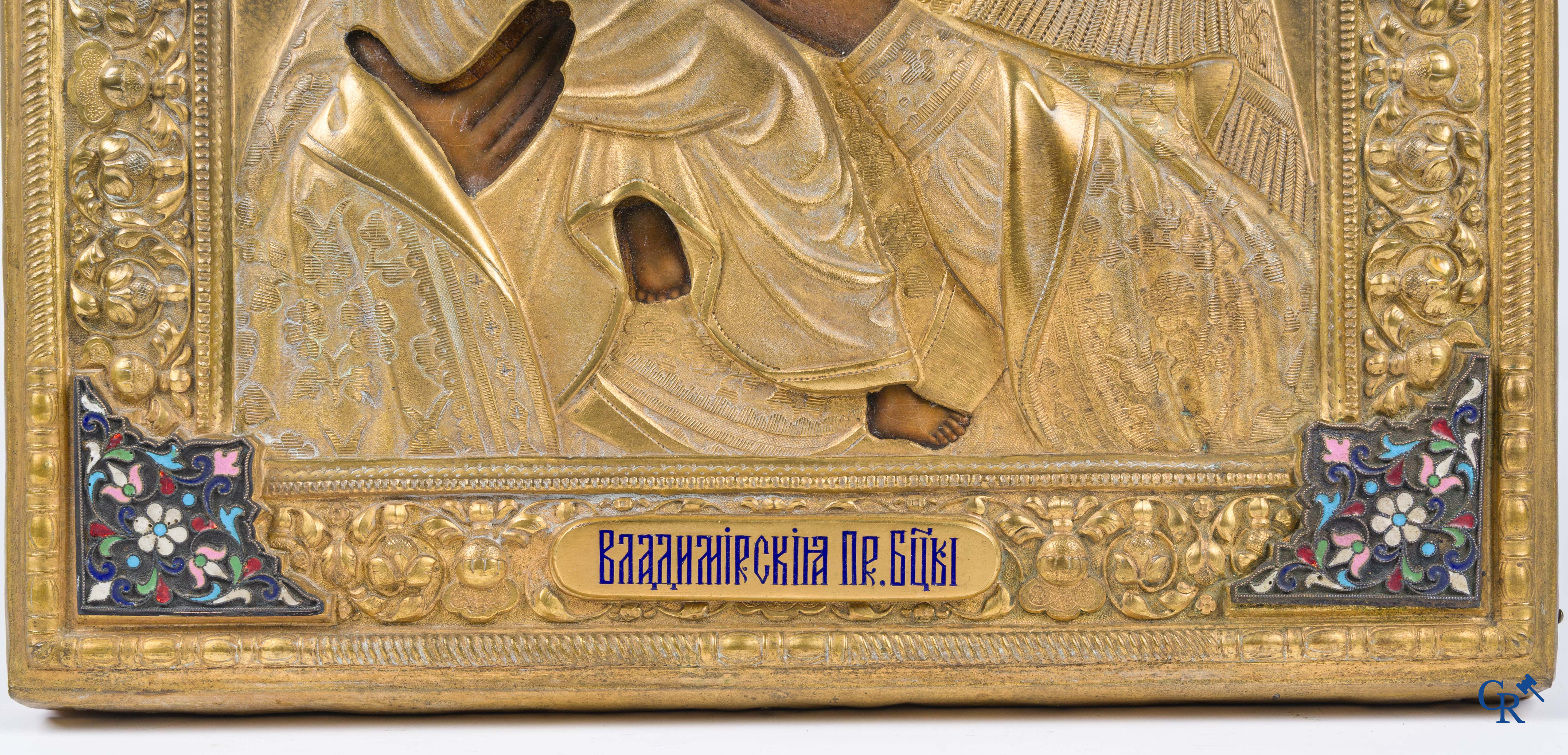 Russisch werk. Moeder Gods van Vladimir. Grote icoon bewerkt met cloisonné emaille.
