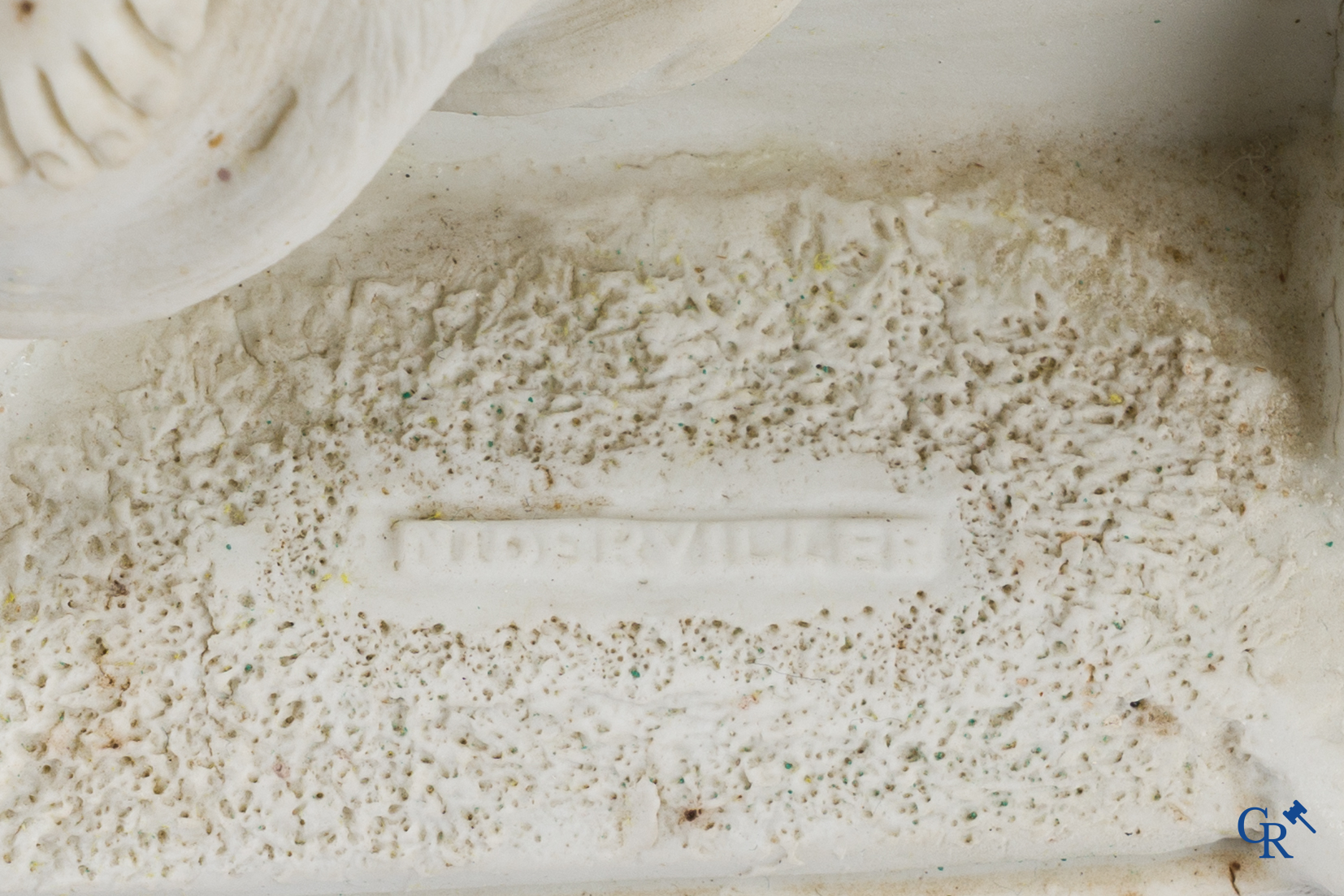 Louis-Simon Boizot "Minerve protégeant l'Etude et foudroyant la Paresse." Witte biscuit van Niderviller. Eind 18e eeuw.