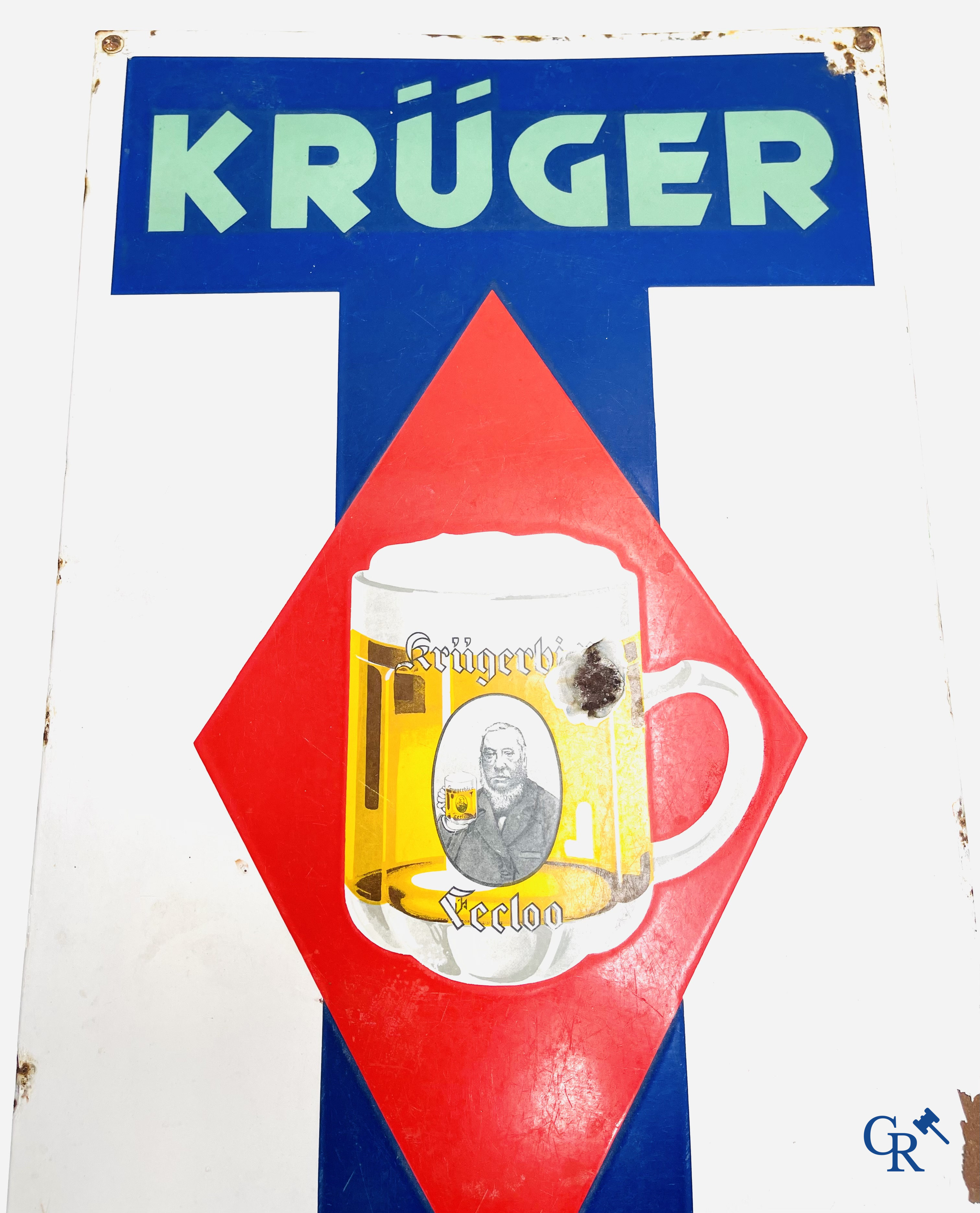 Krüger Pils Eeclo, une originale table de terrasse bistrot avec une plaque émaillée publicitaire pour la bière Krüger. Emaillerie Belge 1936.