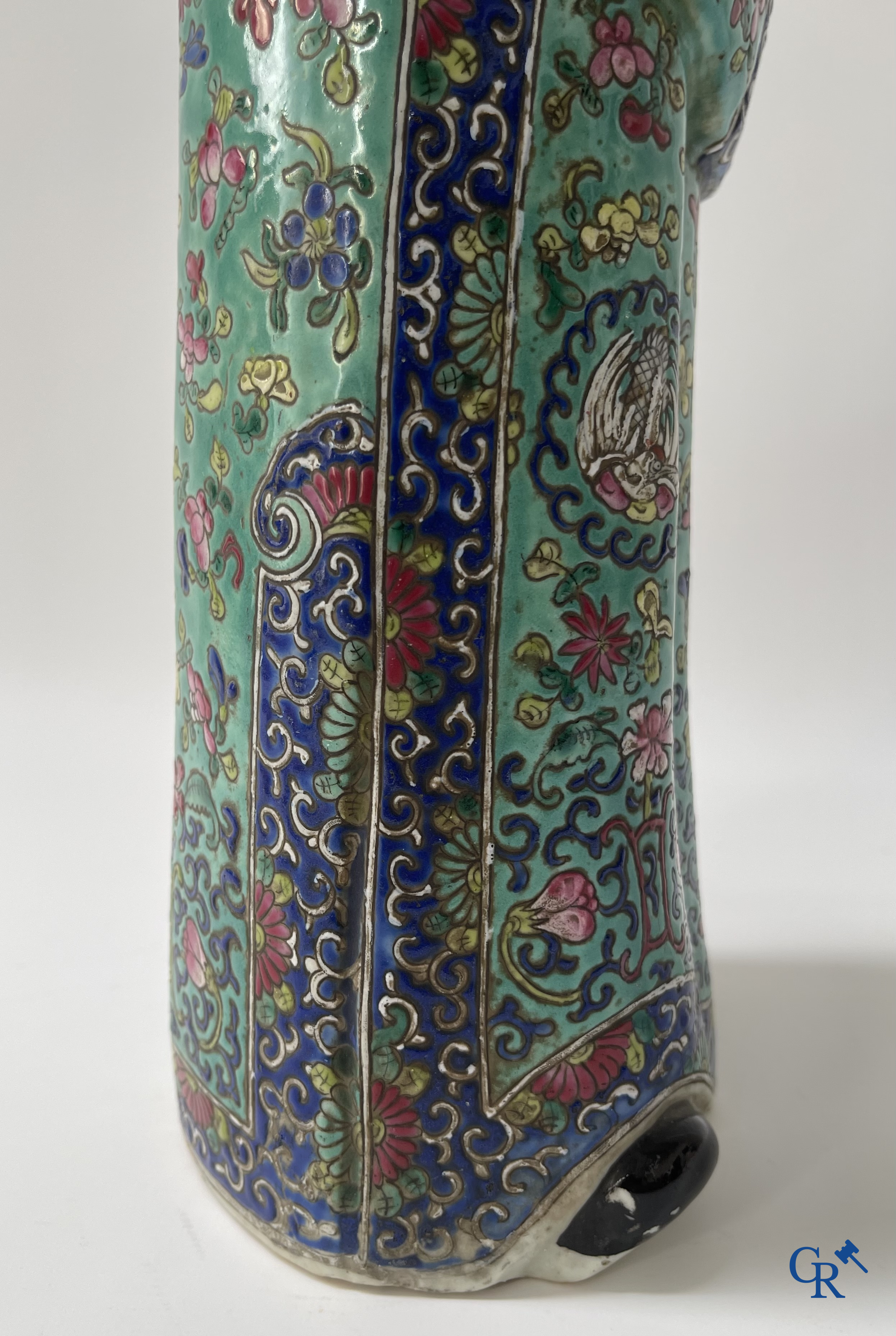 Art Asiatique, porcelaine chinoise. 3 figures d'immortels en porcelaine famille rose. 19ème siècle.