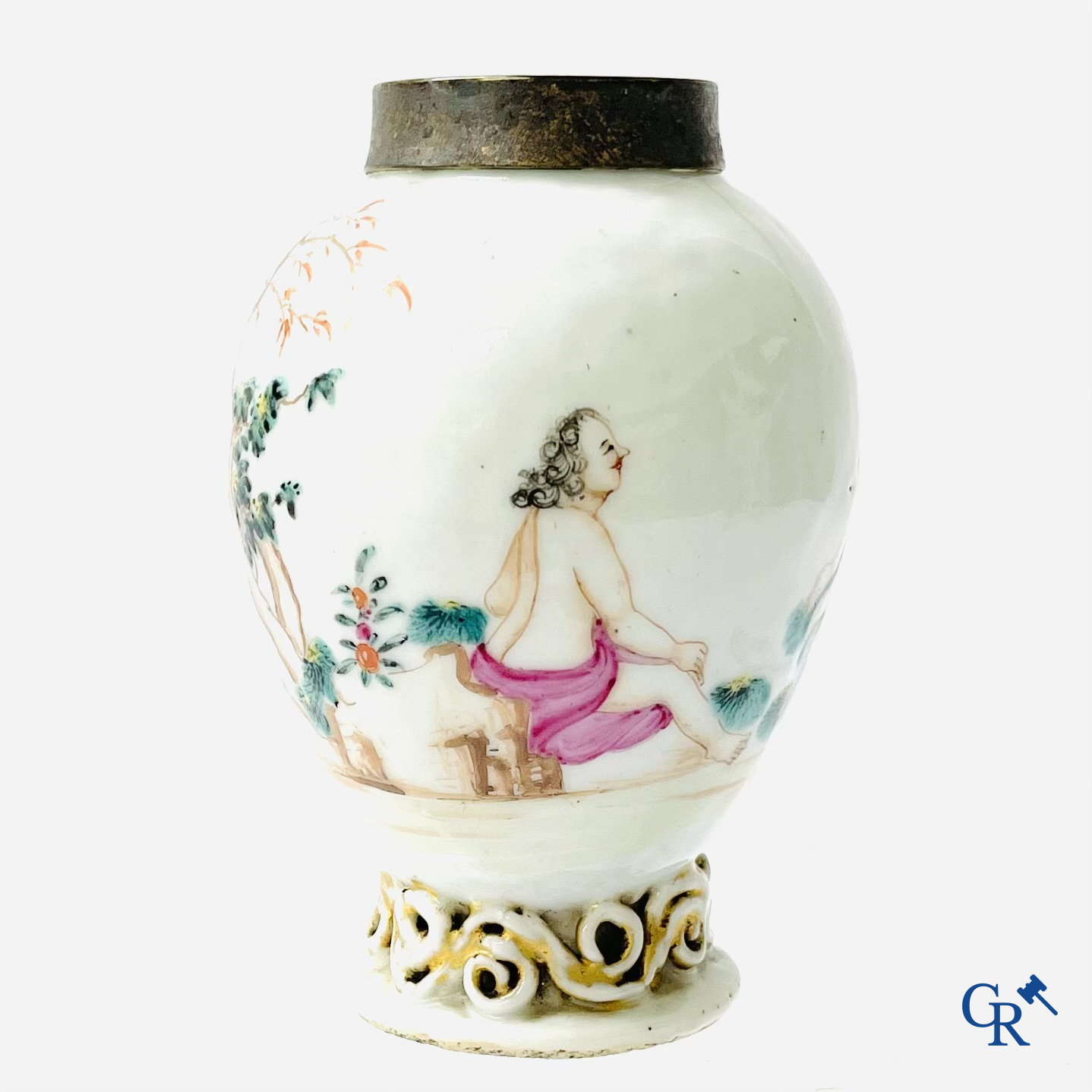 Asian Art, Chinese porcelain. A Chinese famille rose tea caddy with mounts. 18th century.