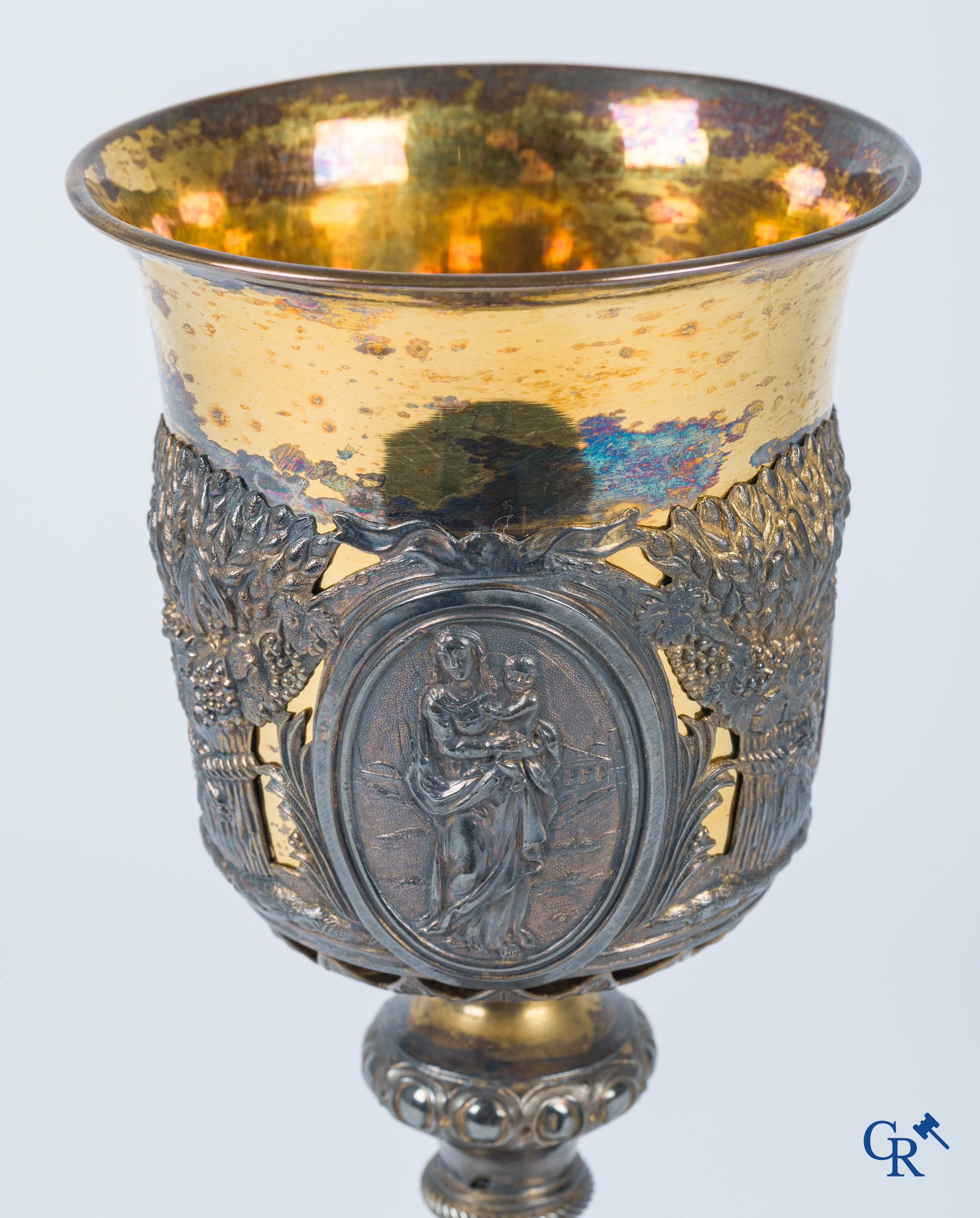 Martin & Dejean, orfèvres. A relief decorated chalice in silver and vermeil. Paris, 1st half of the 19th century.