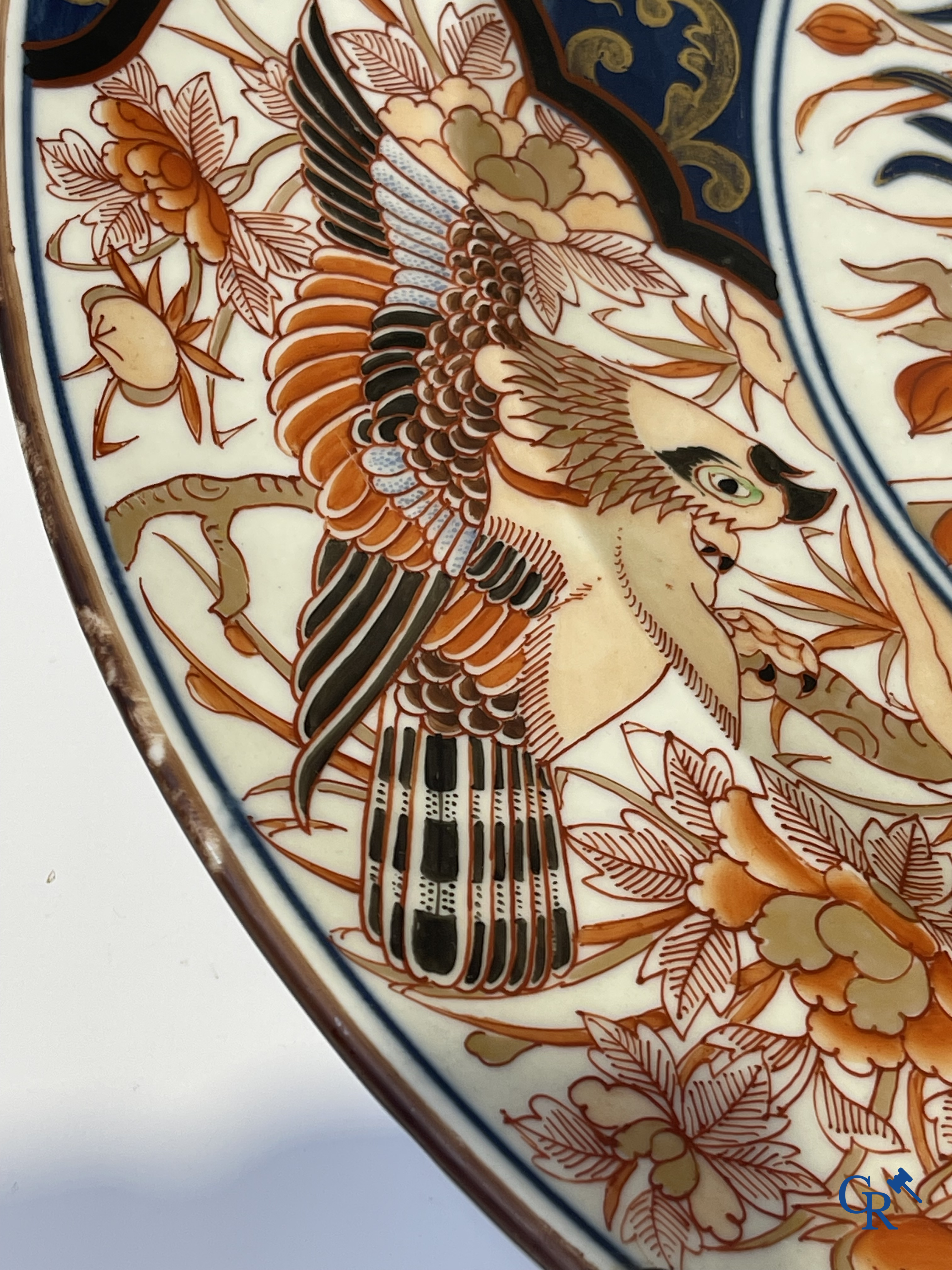 Asian Art, an imposing Japanese porcelain Imari dish. 19th century.