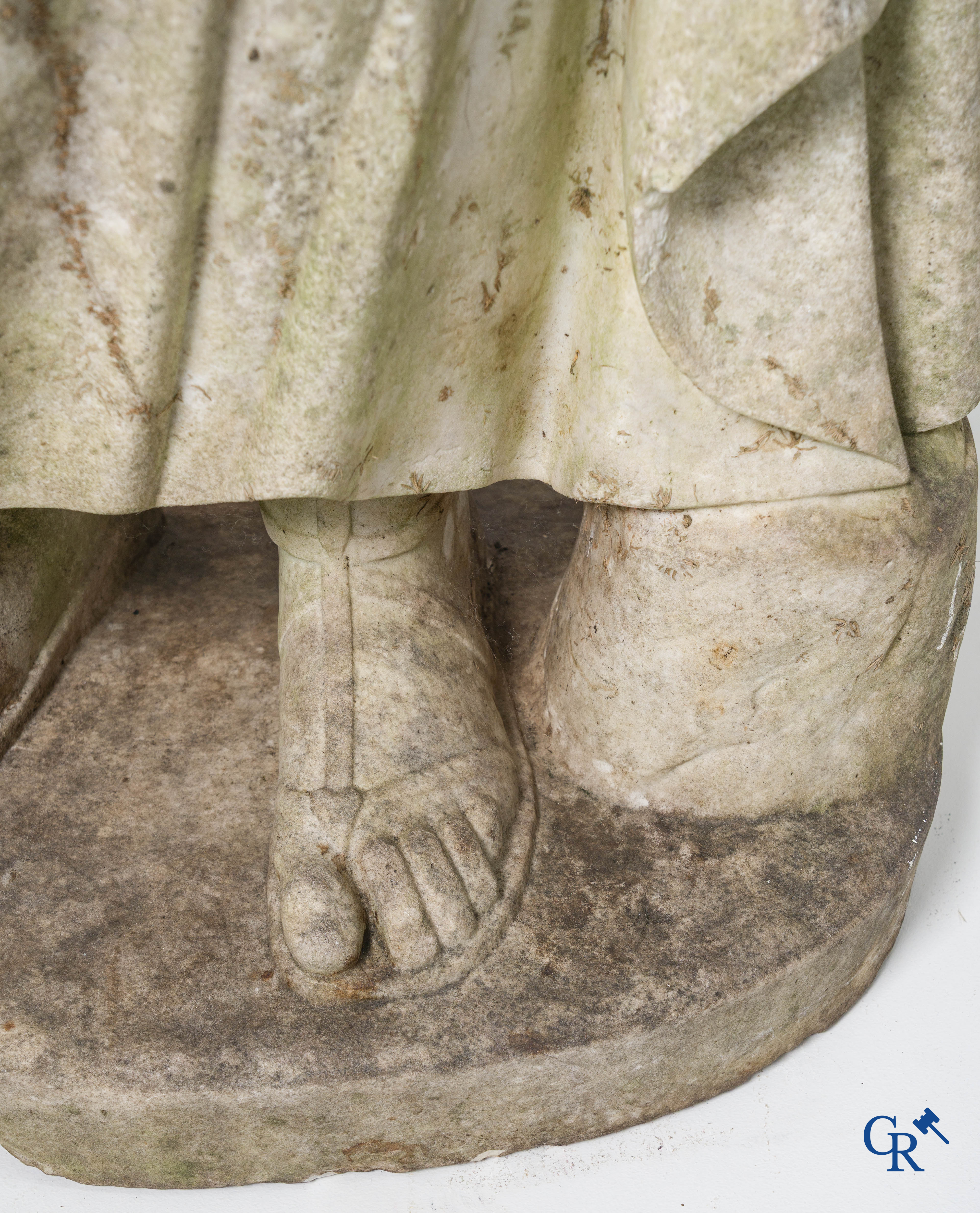 2 Imposing sculptures in carved marble. The Roman goddess Cerès and the Greek god Asklepios. Circa 1700-1750.