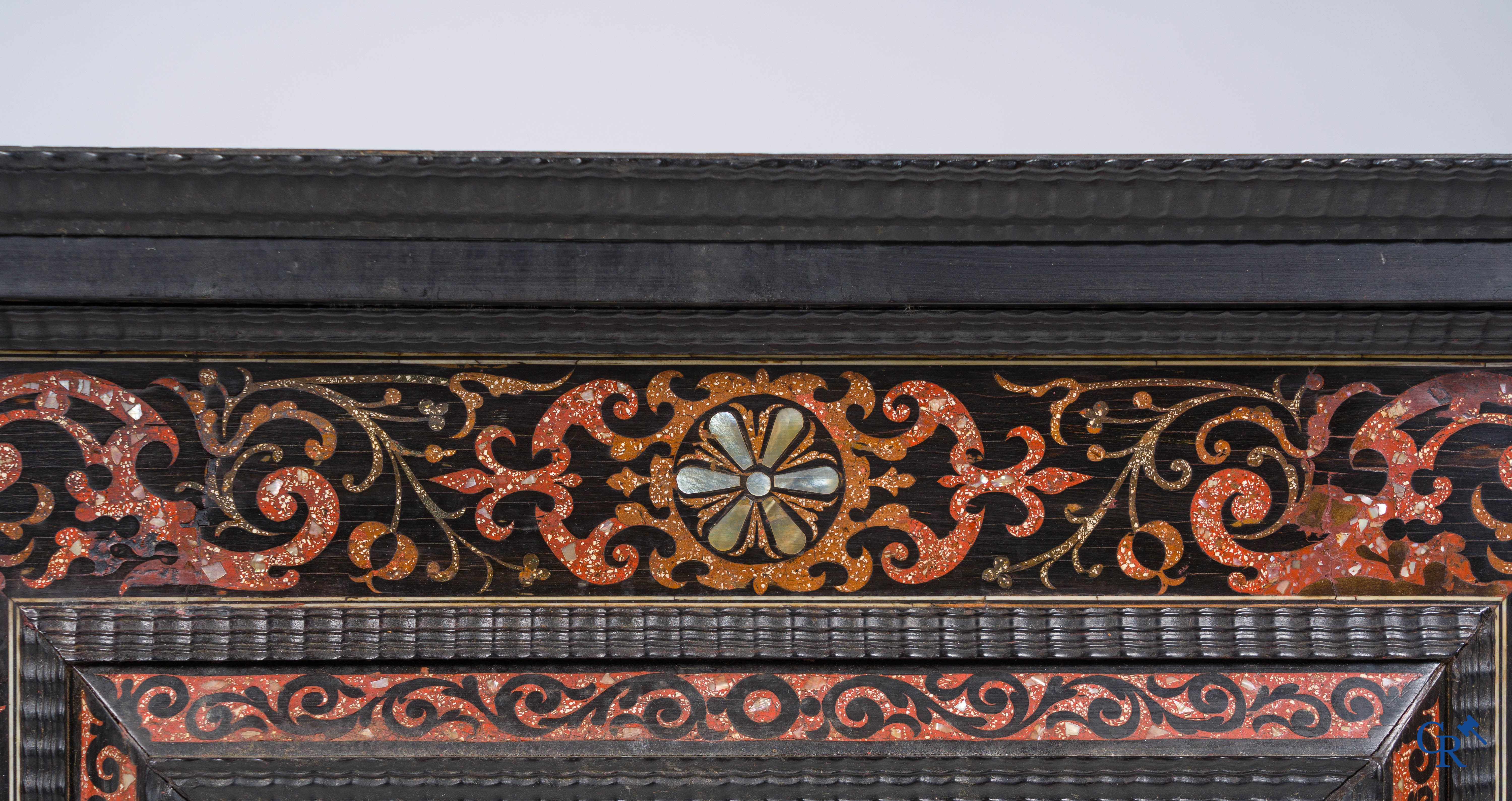 A mirror in ebony and inlay. 18th- 19th century.
