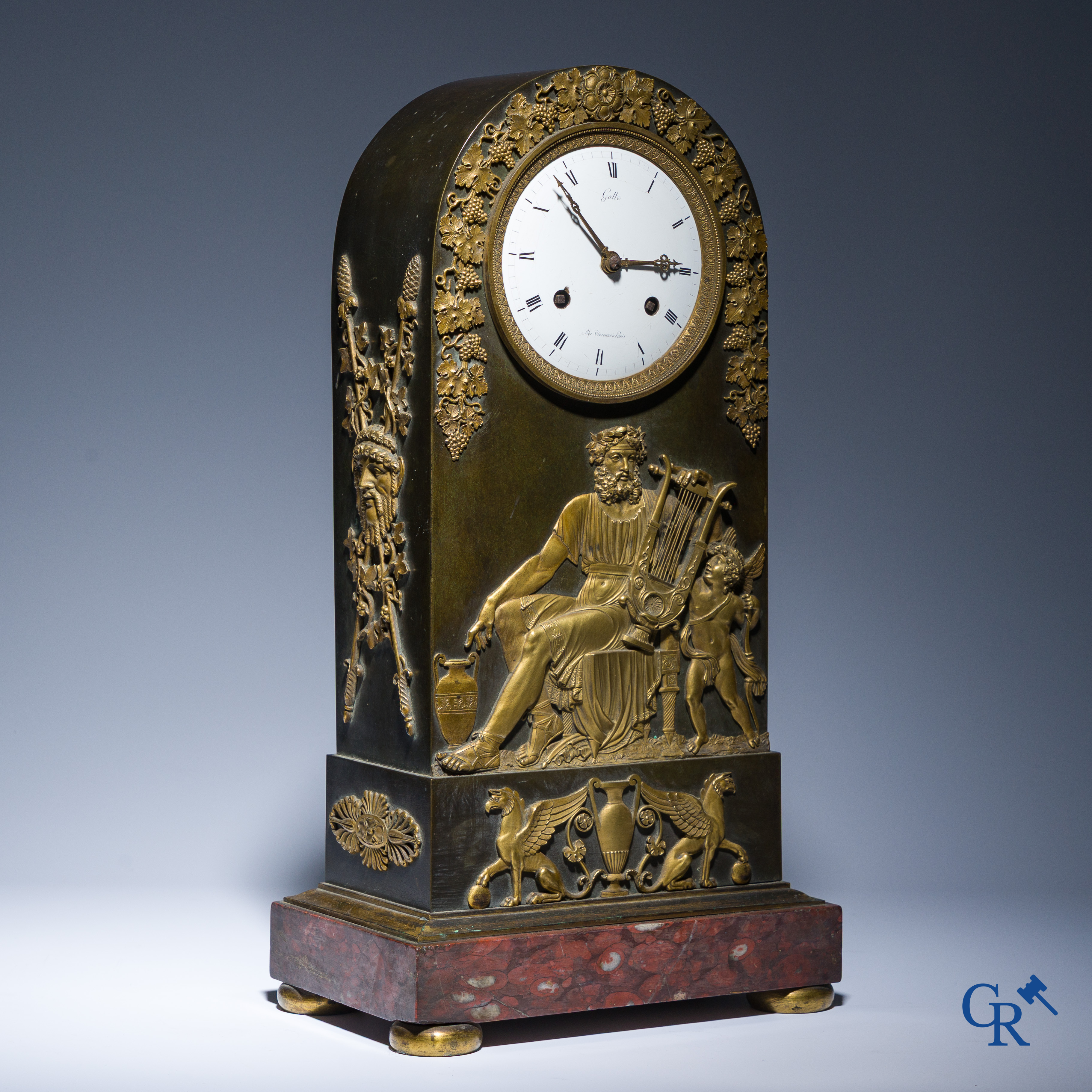Claude Galle, Rue Vivienne à Paris. Pendule borne "Anacréon" en bronze doré et patiné. Empire, vers 1806.