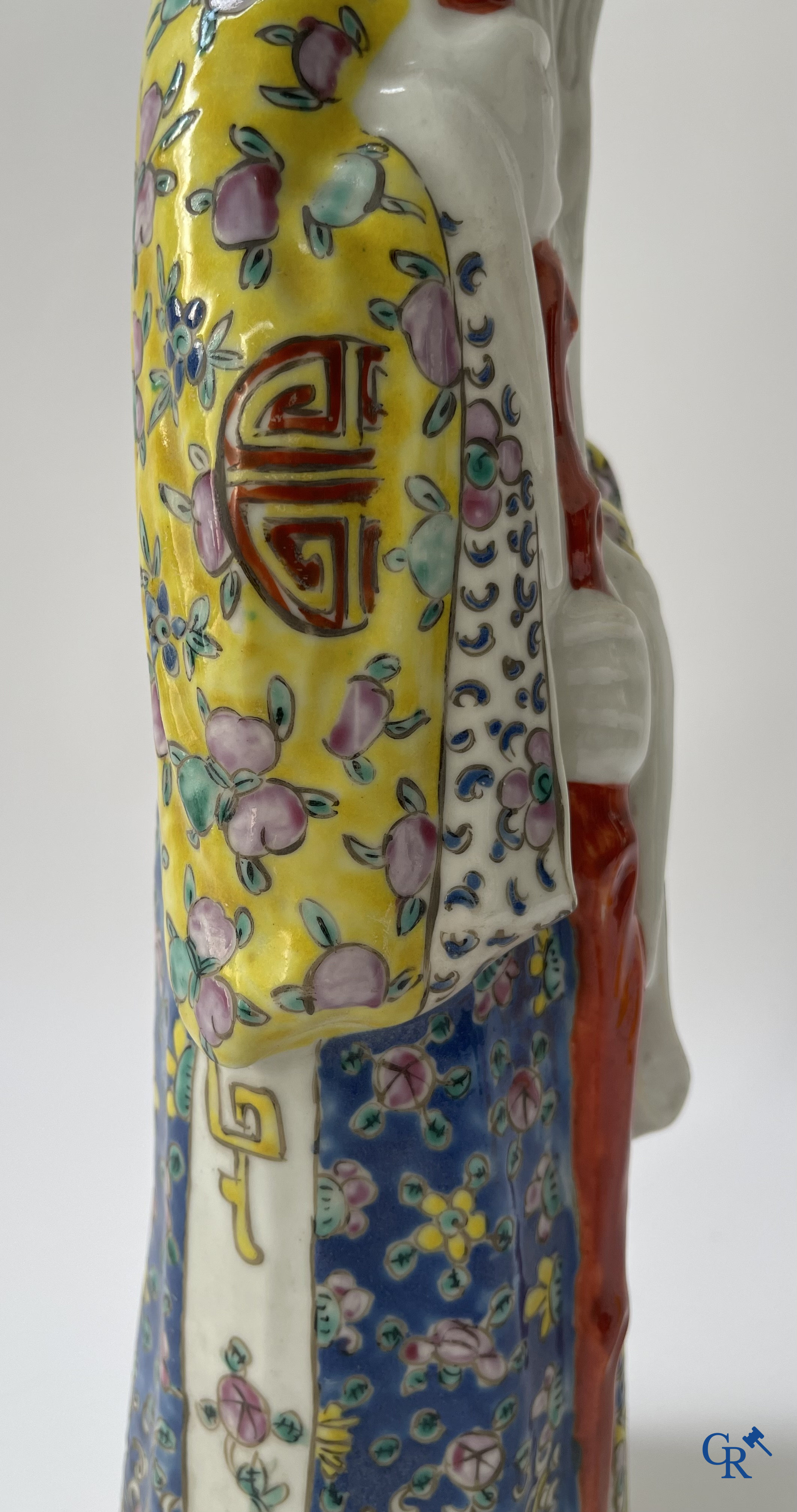 Art Asiatique, porcelaine chinoise. 3 figures d'immortels en porcelaine famille rose. 19ème siècle.