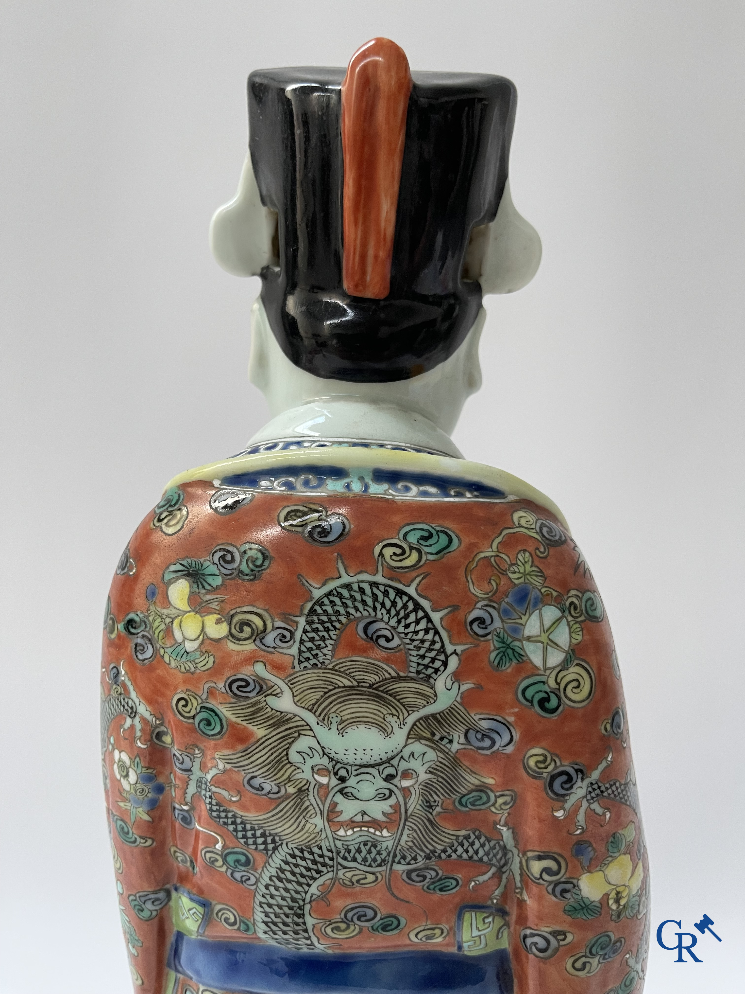 Art Asiatique, porcelaine chinoise. 3 figures d'immortels en porcelaine famille rose. 19ème siècle.