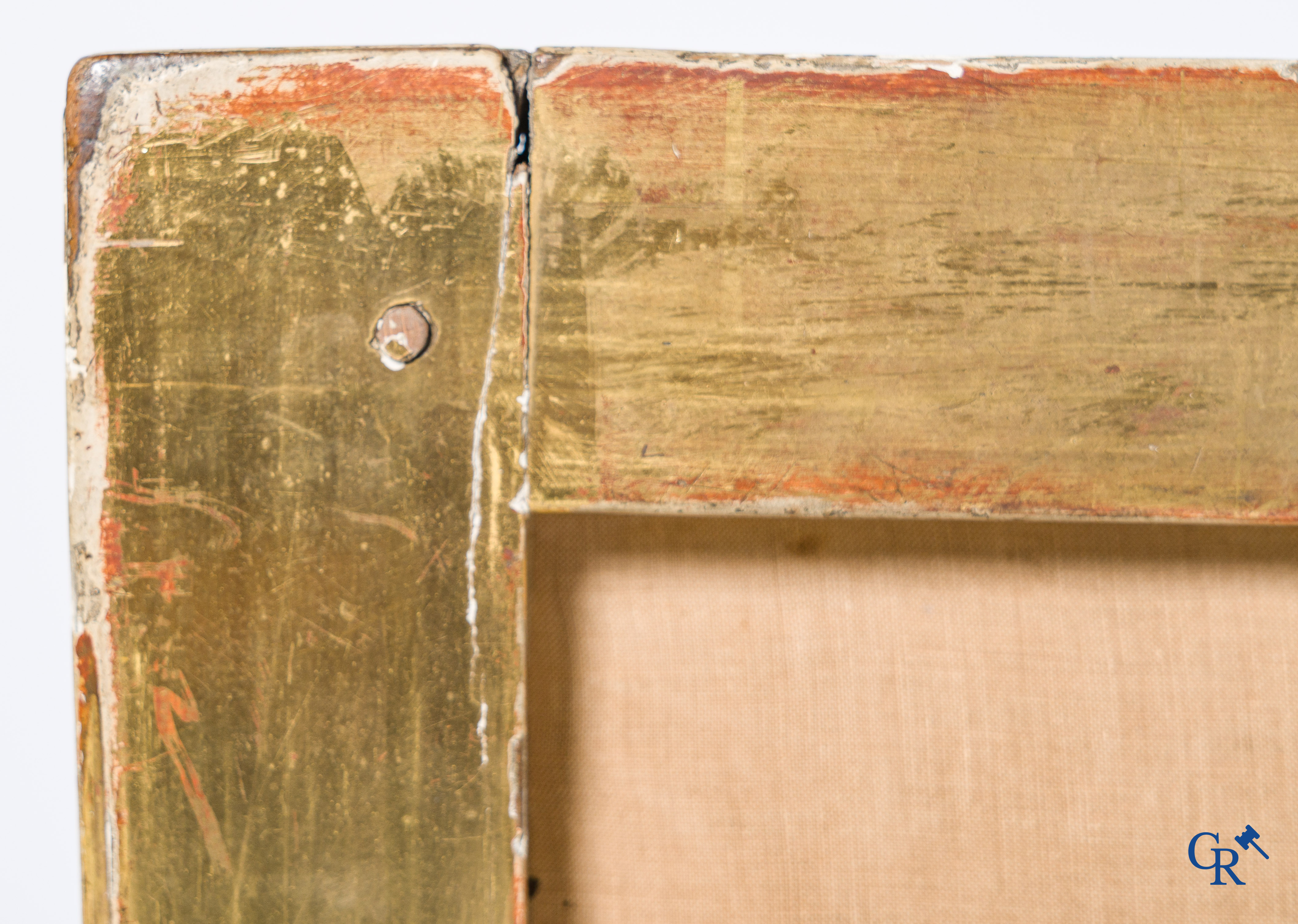 Louis XVI period. Marquise in finely sculpted and gilded wood. Late 18th century.