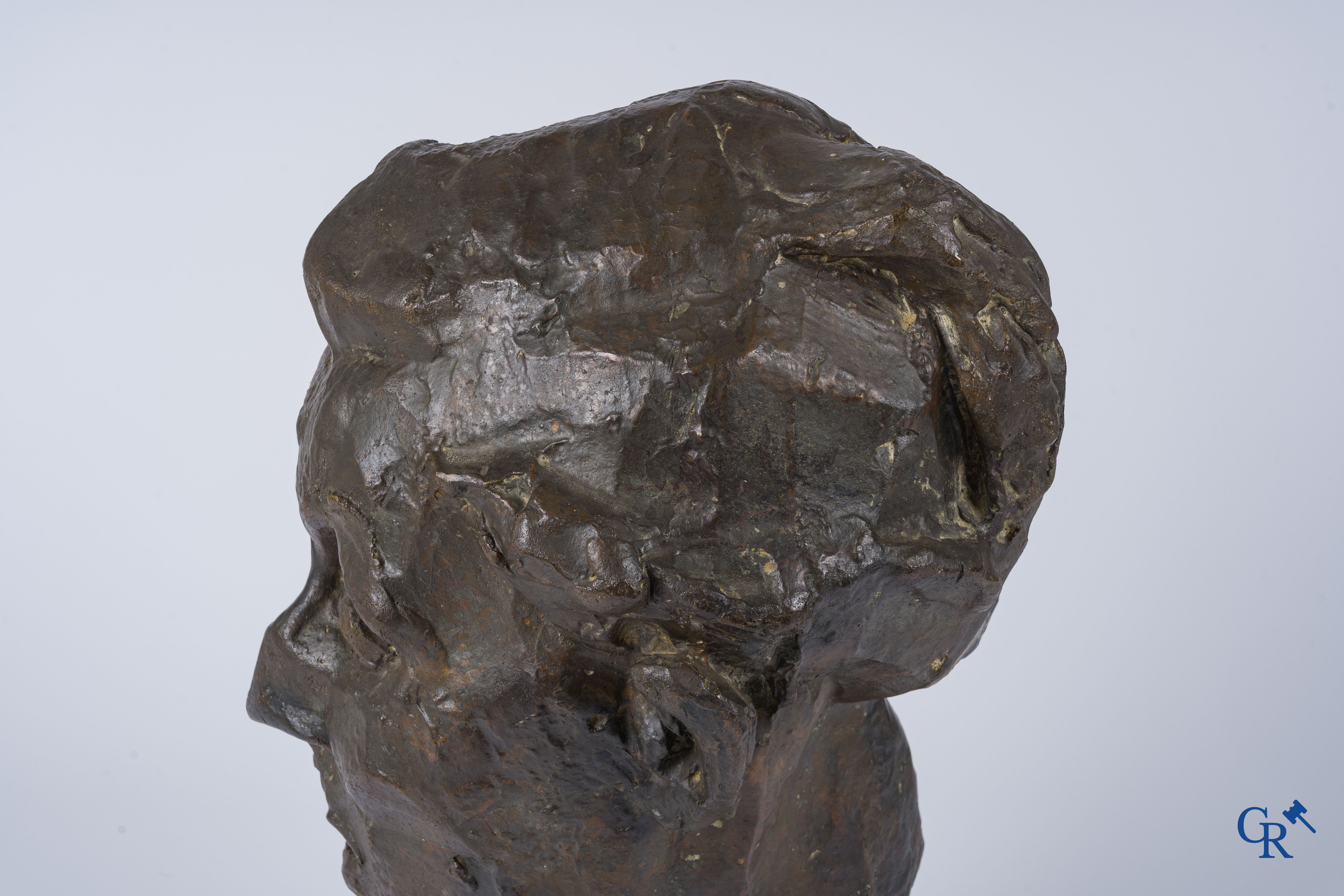 Oscar Jespers (1887-1970)(*) Portrait of the painter Walter Stevens. Bronze on limestone. 1916.