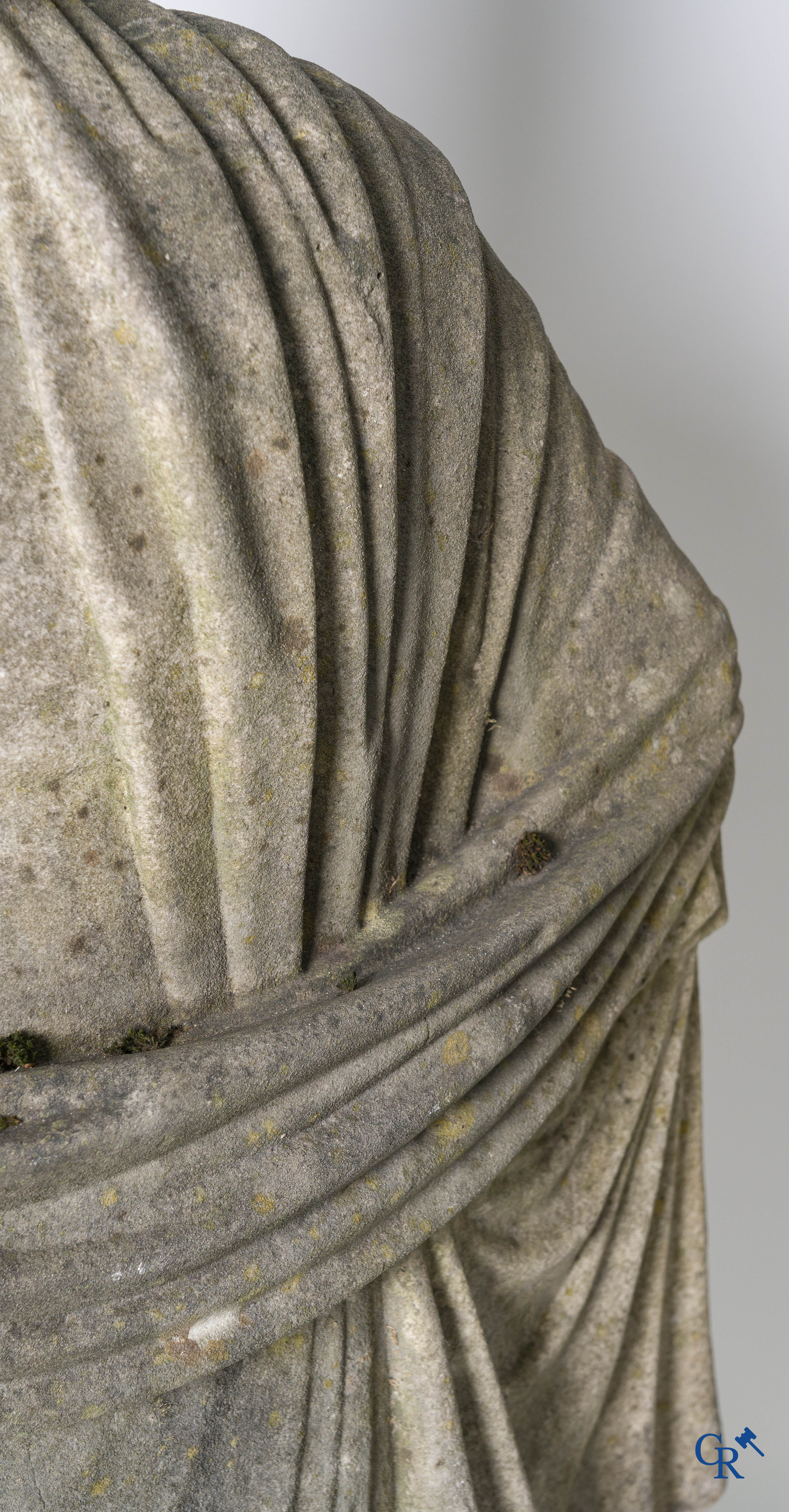 2 Imposing sculptures in carved marble. The Roman goddess Cerès and the Greek god Asklepios. Circa 1700-1750.